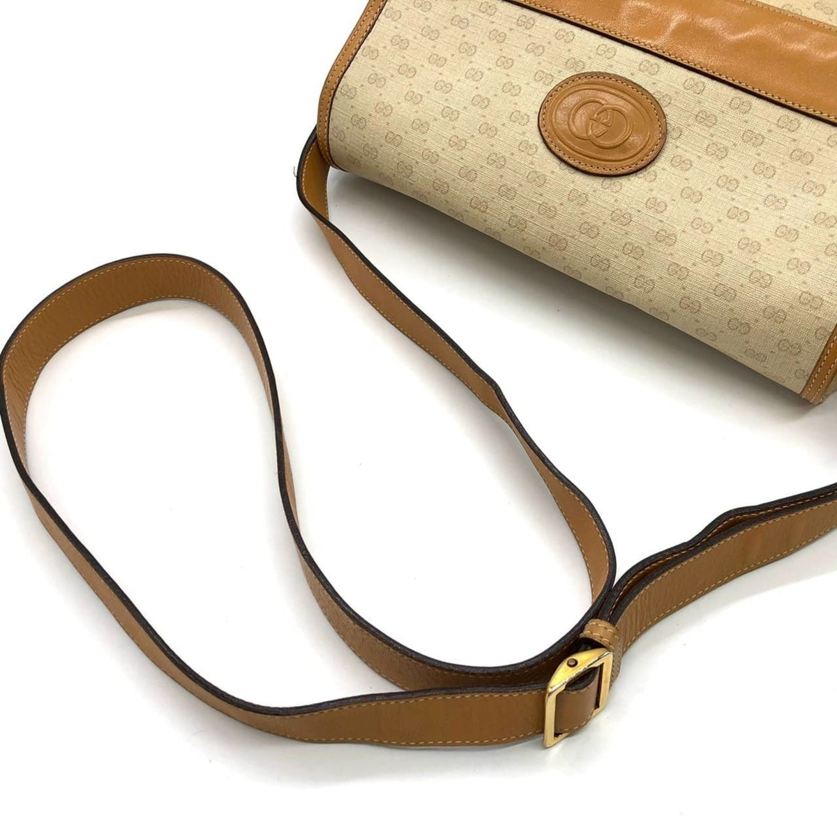 Gucci Off-White Micro Gg Leather Shoulder Bag (Pre-Owned)