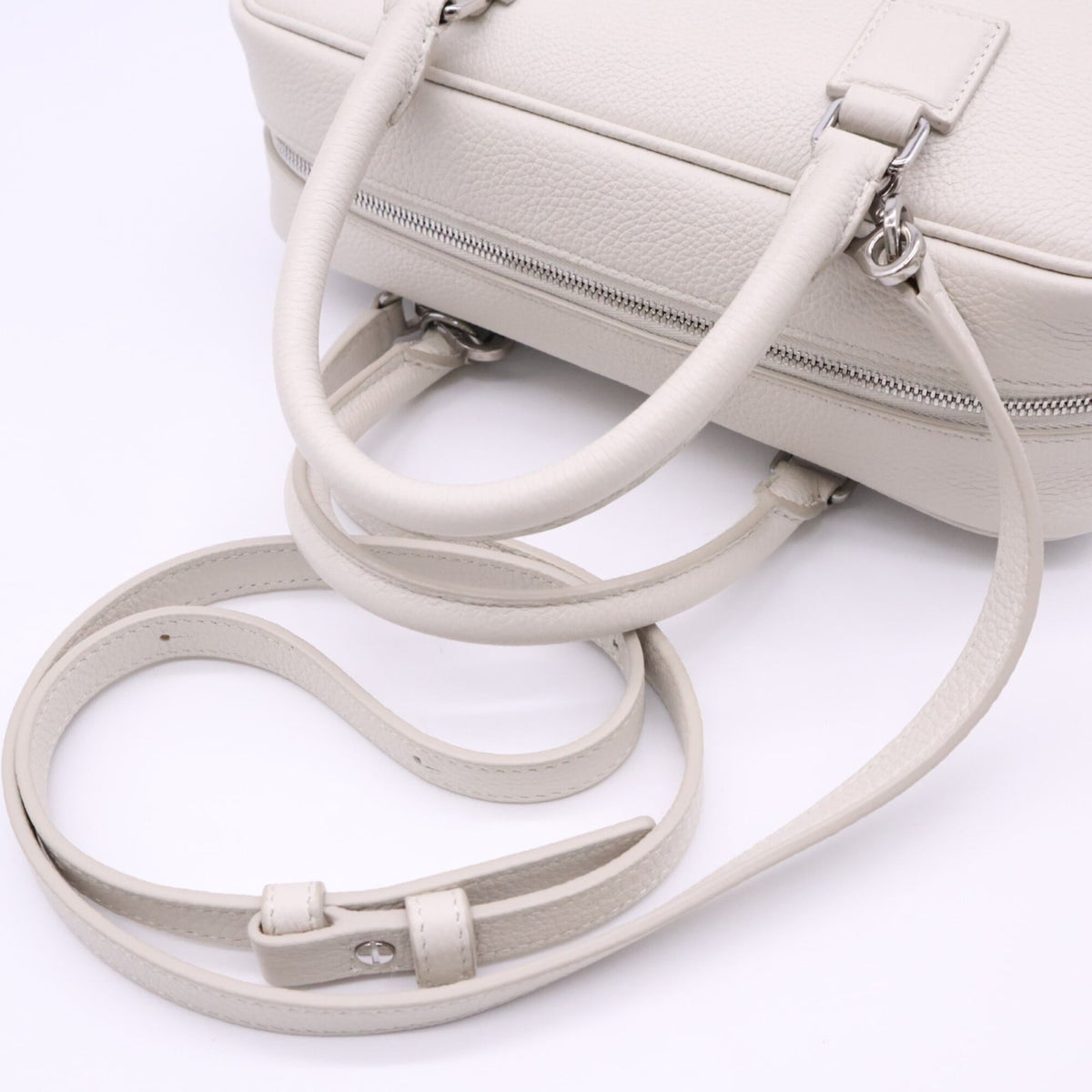 Loewe Amazona White Leather Handbag Shoulder Bag (Pre-Owned)