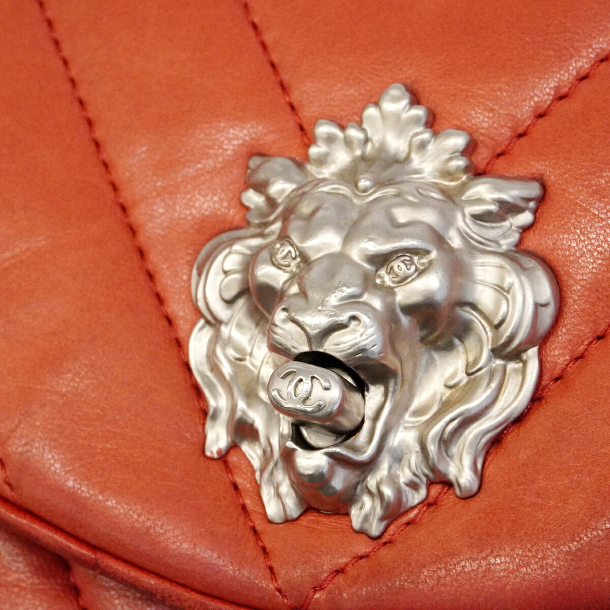 Chanel Red Color Leather Shoulder Bag (Pre-Owned)