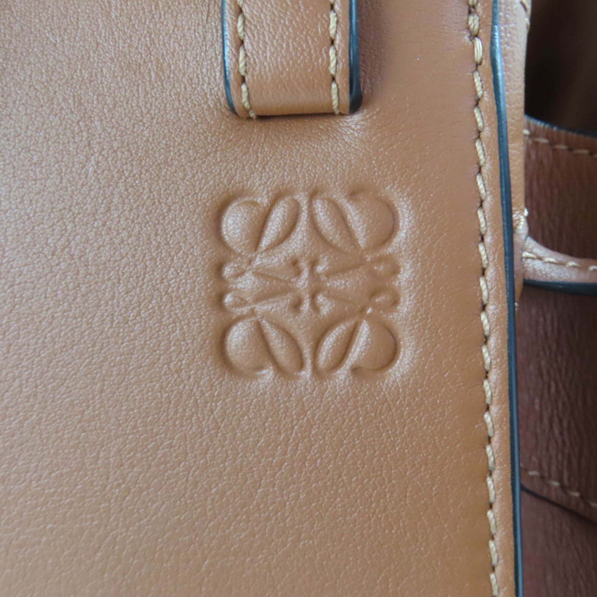 Loewe Hammock Leather Shoulder Bag (Pre-Owned)
