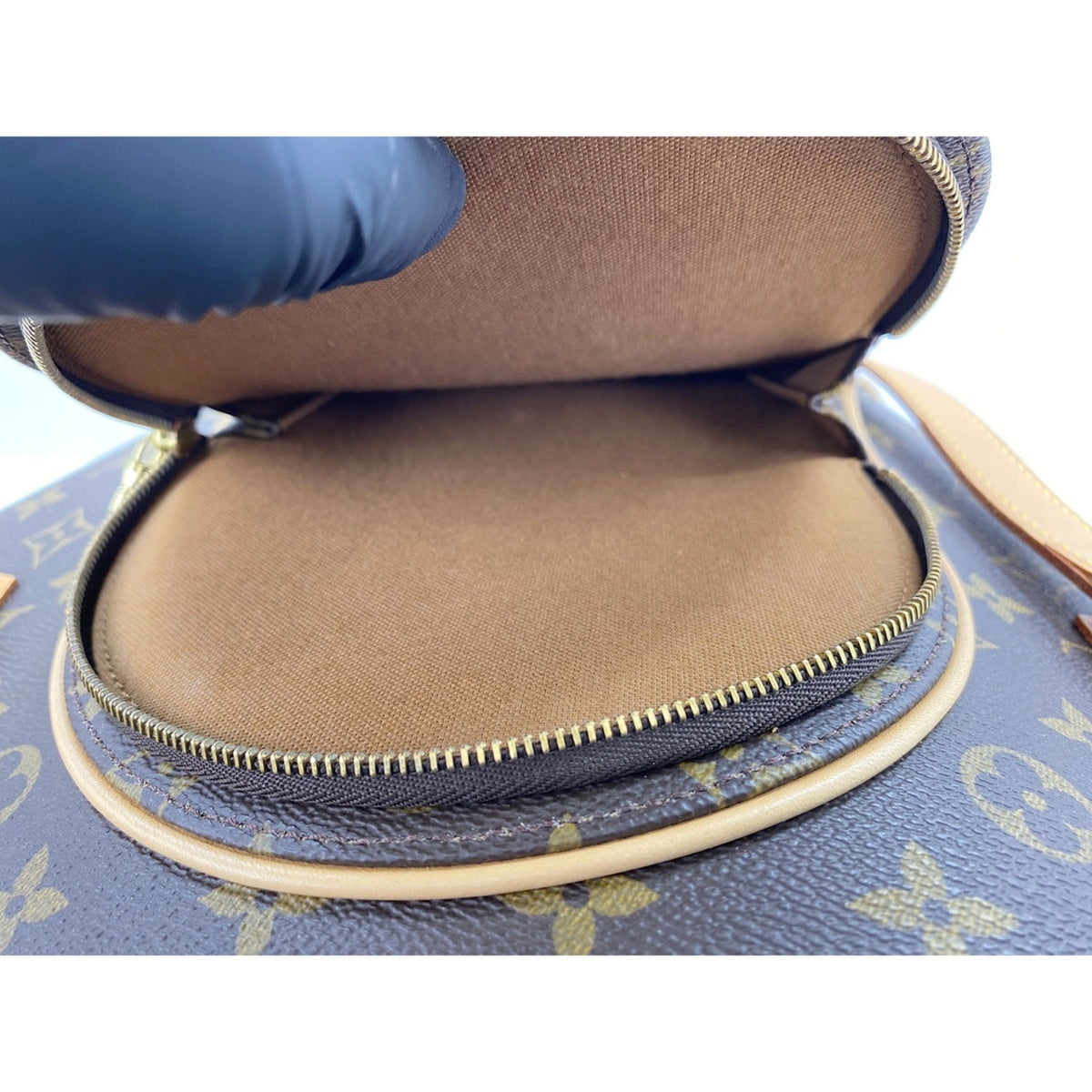 Louis Vuitton Brown Handbag (Pre-Owned)