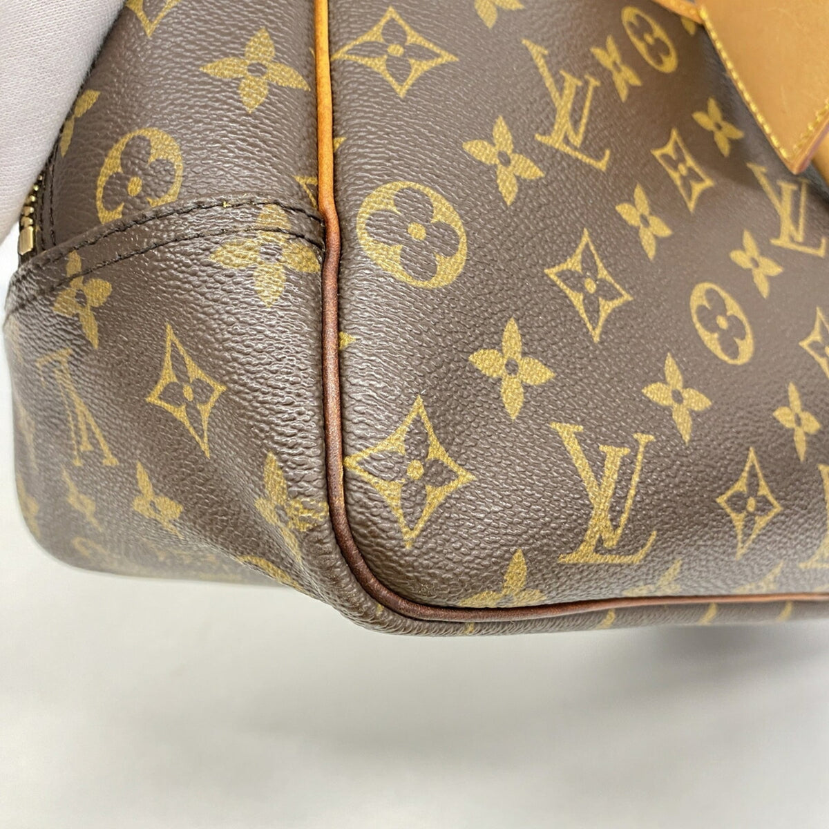 Louis Vuitton Brown Handbag (Pre-Owned)
