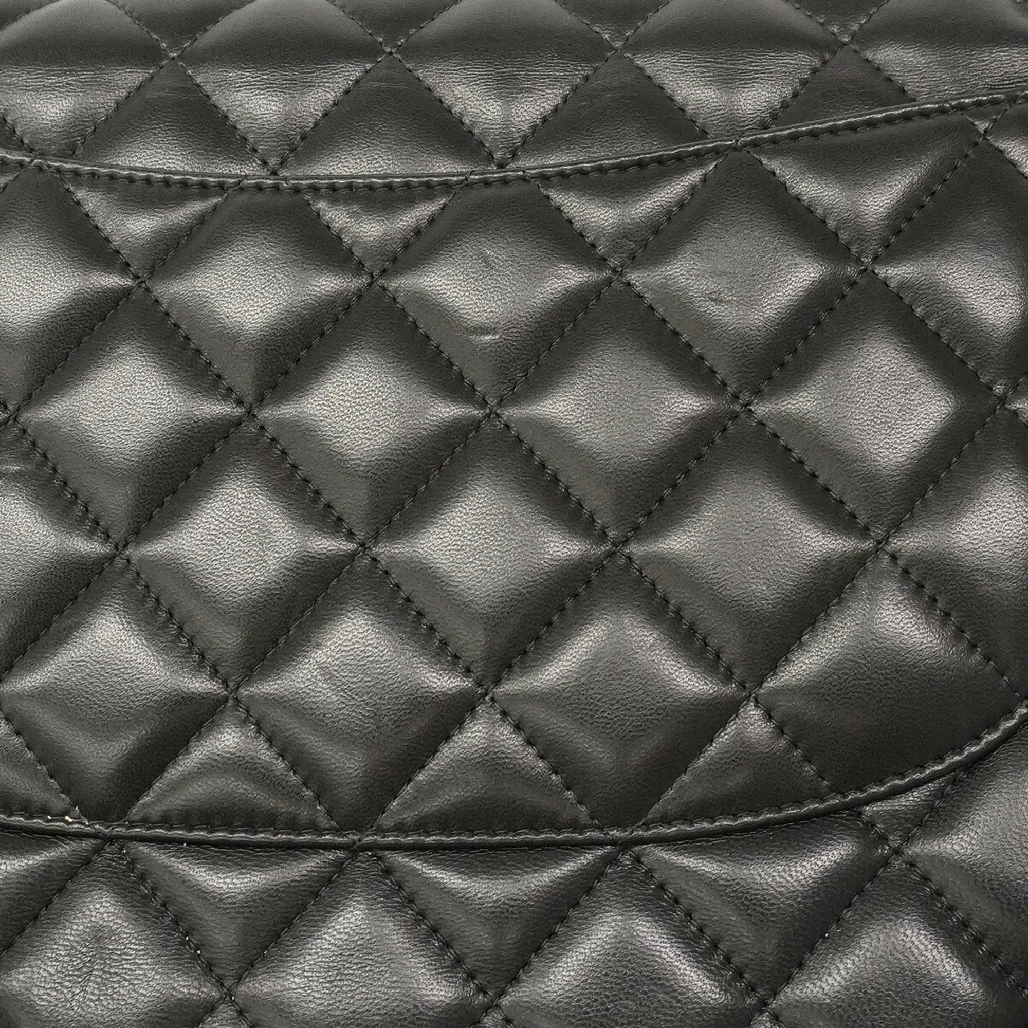 Chanel Black Leather Shoulder Bag (Pre-Owned)