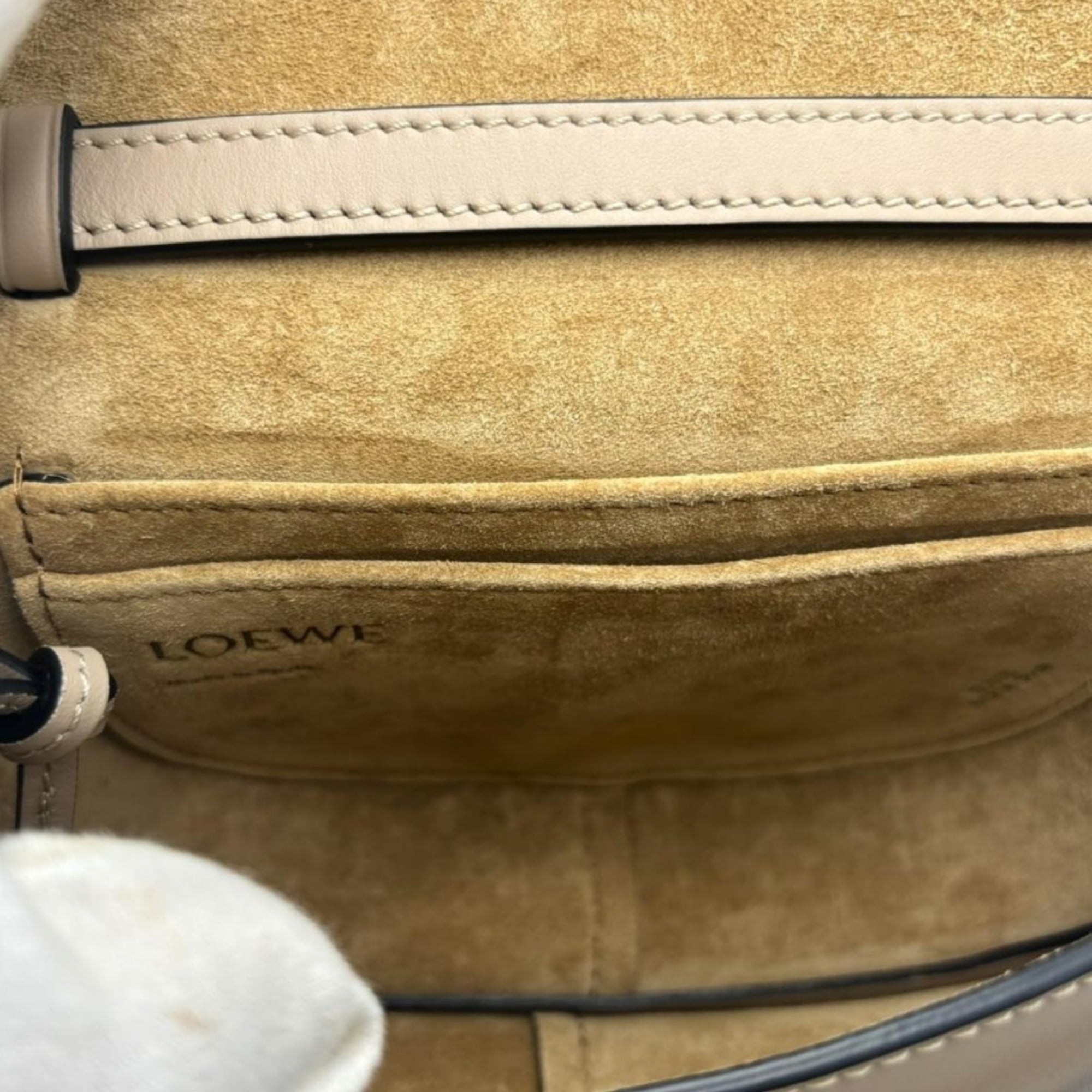 Loewe Beige Leather Shoulder Bag (Pre-Owned)