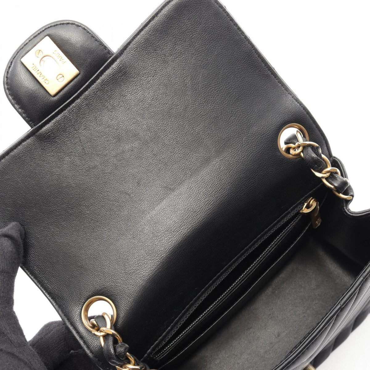 Chanel Black Leather Handbag Shoulder Bag (Pre-Owned)