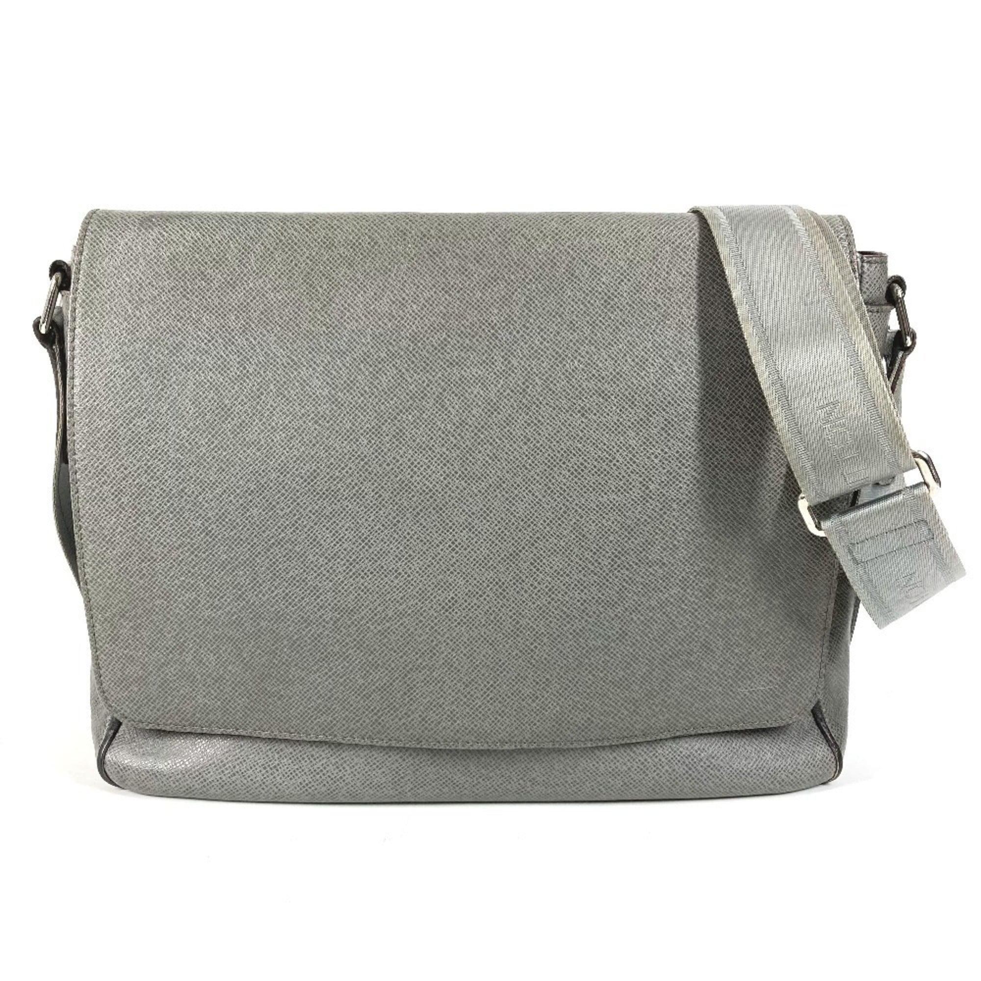 Louis Vuitton Gray Taiga Leather Messenger Bag Shoulder Bag (Pre-Owned)