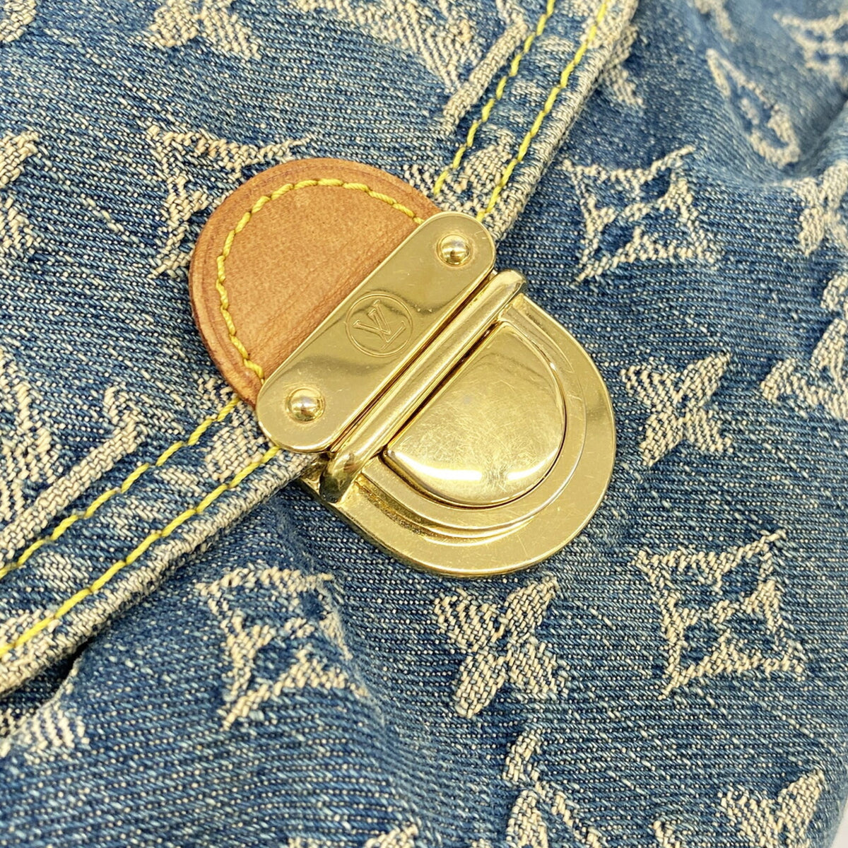 Louis Vuitton Blue Handbag (Pre-Owned)