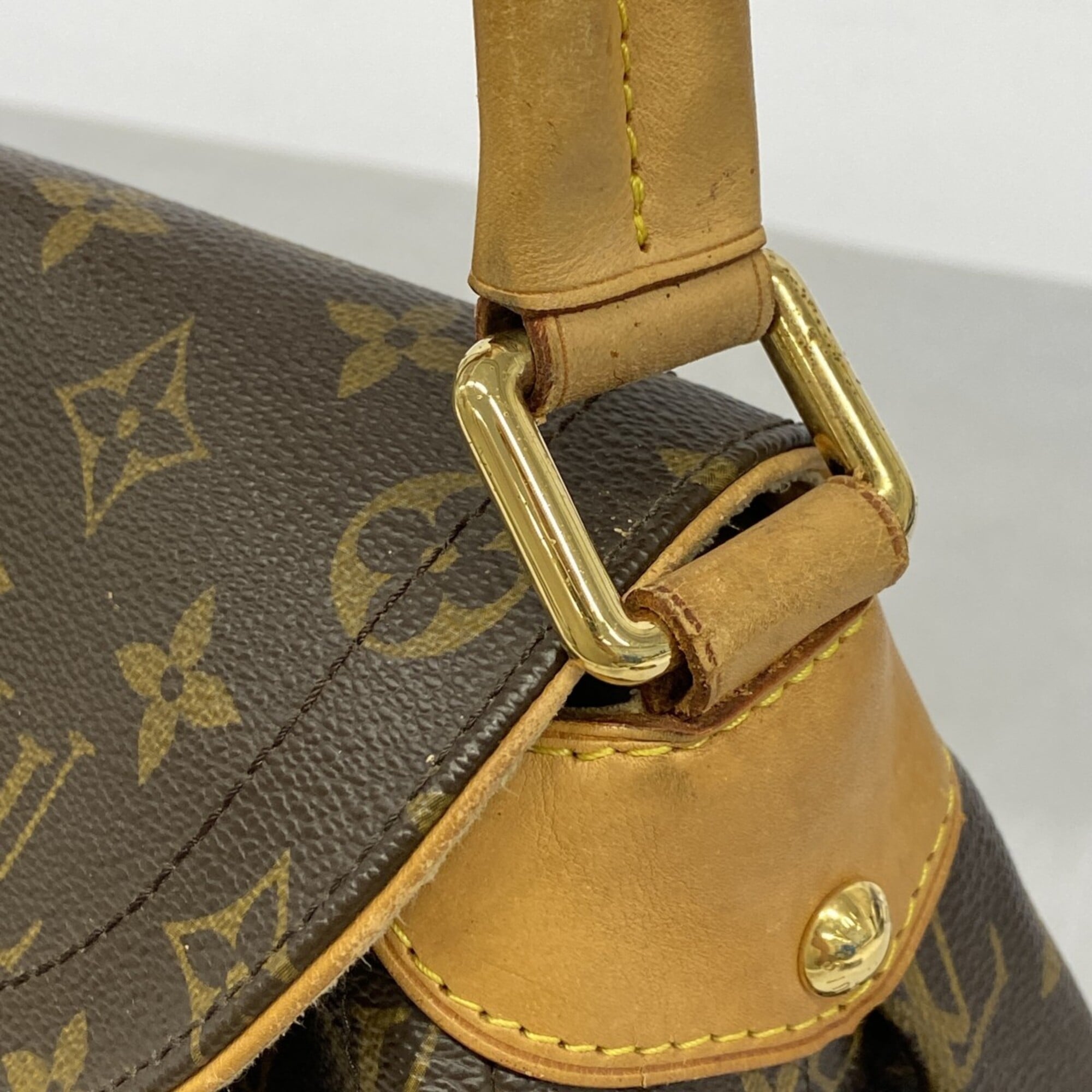 Louis Vuitton Brown Shoulder Bag (Pre-Owned)