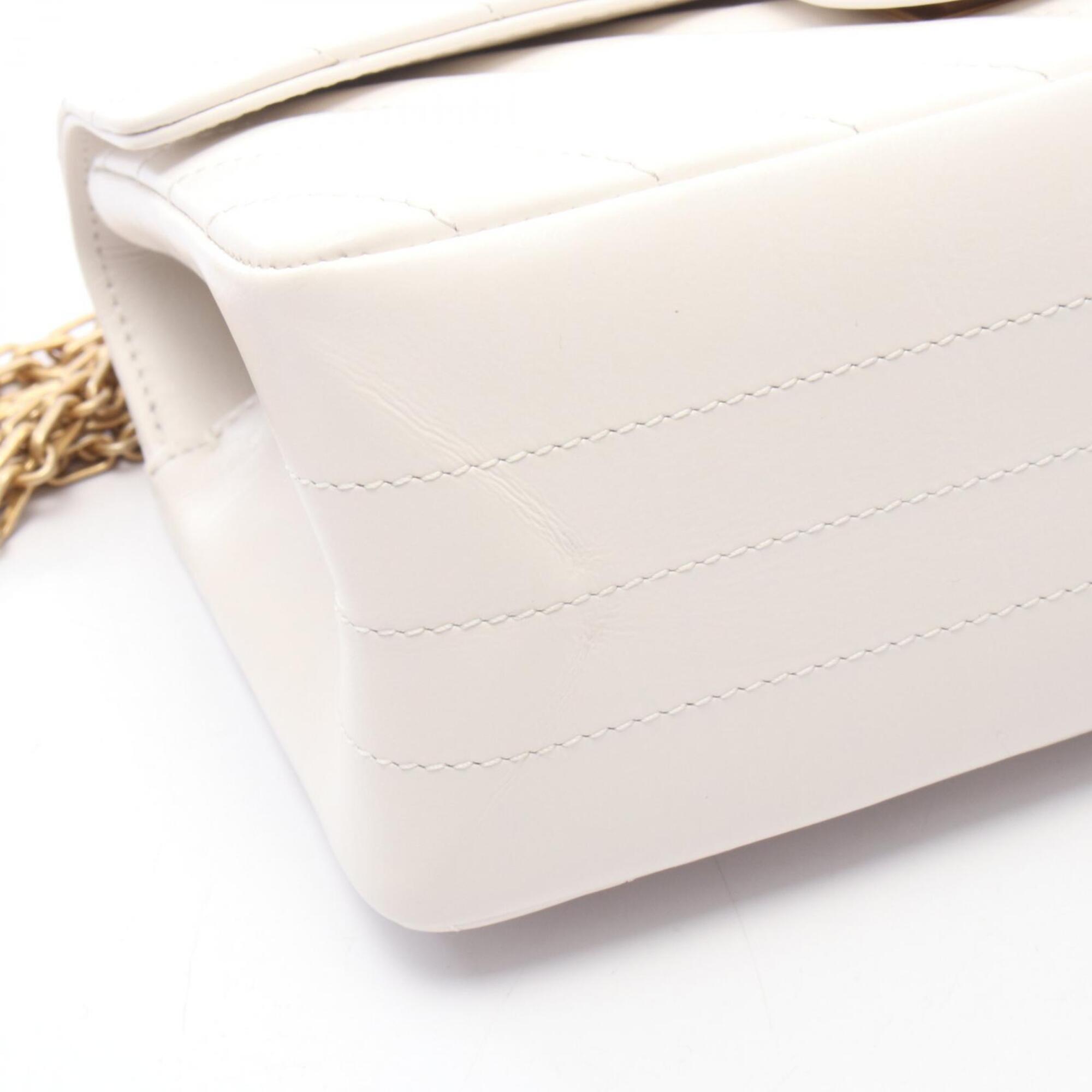 Chanel White Leather Handbag Shoulder Bag (Pre-Owned)