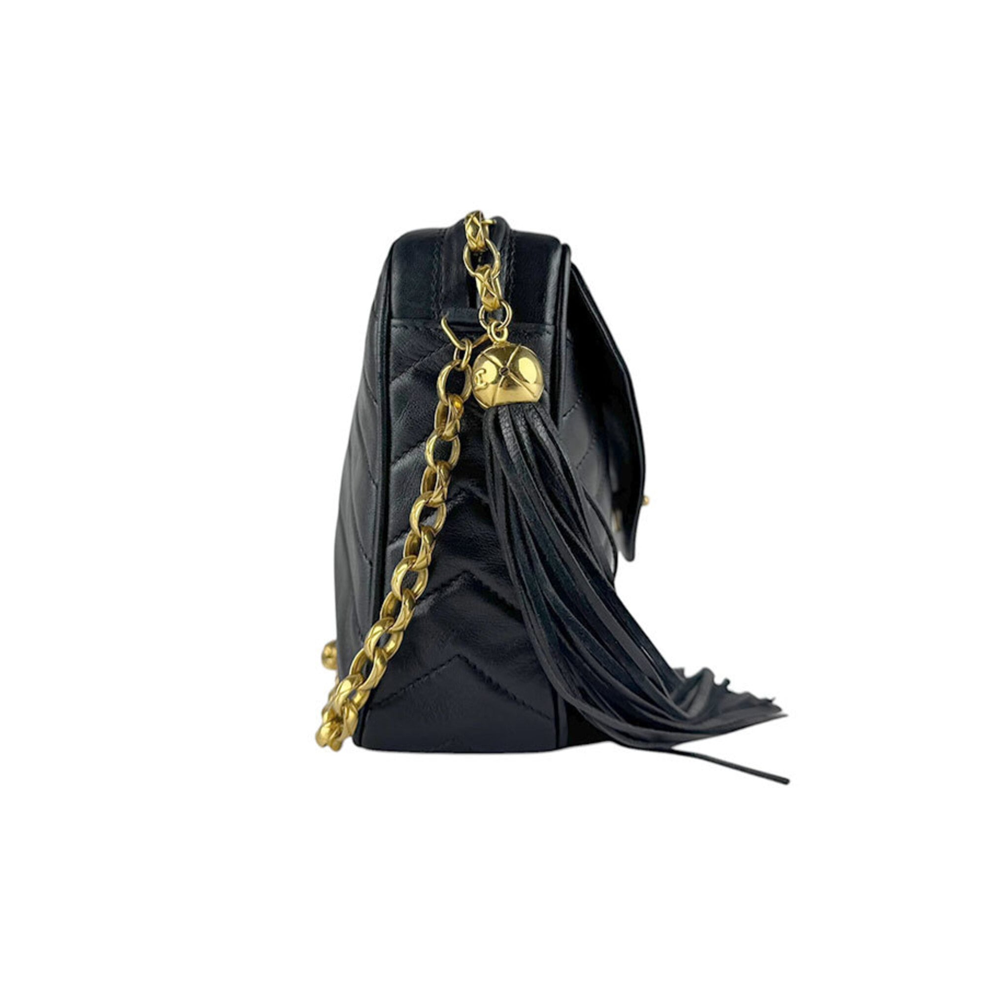 Chanel Black Leather Shoulder Bag (Pre-Owned)