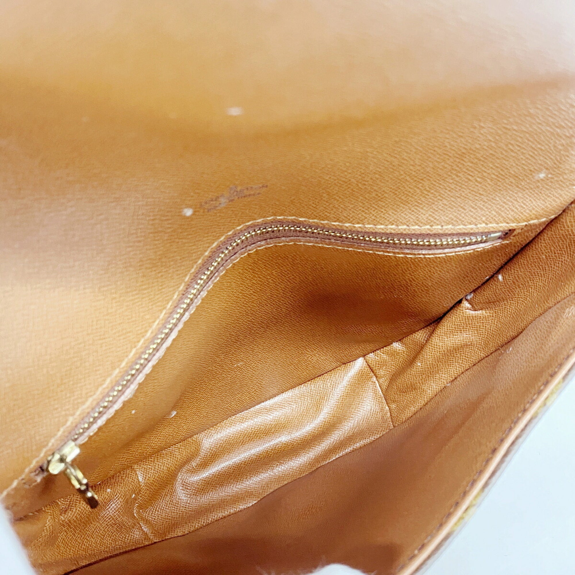 Louis Vuitton Brown Shoulder Bag (Pre-Owned)