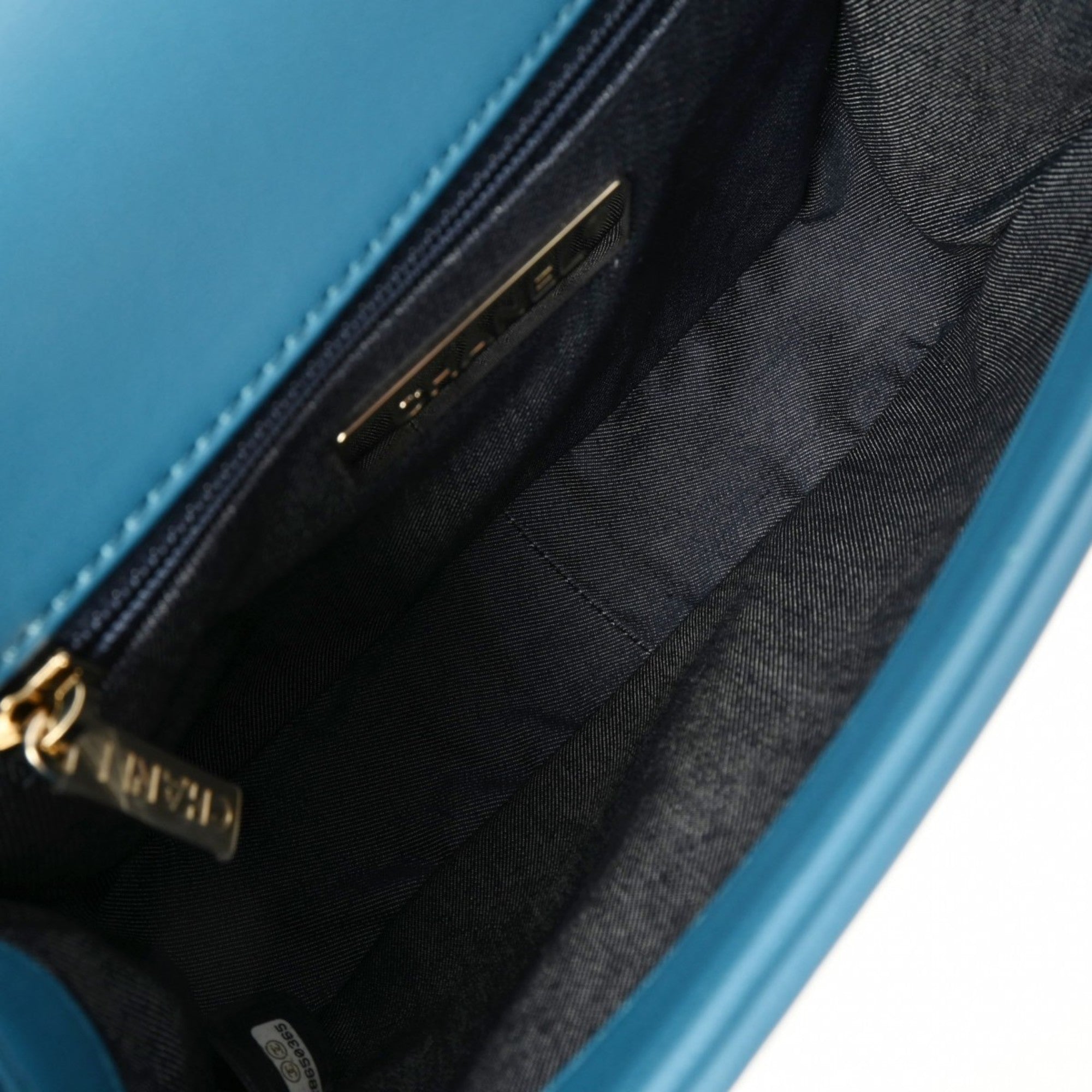 Chanel Blue Leather Shoulder Bag (Pre-Owned)