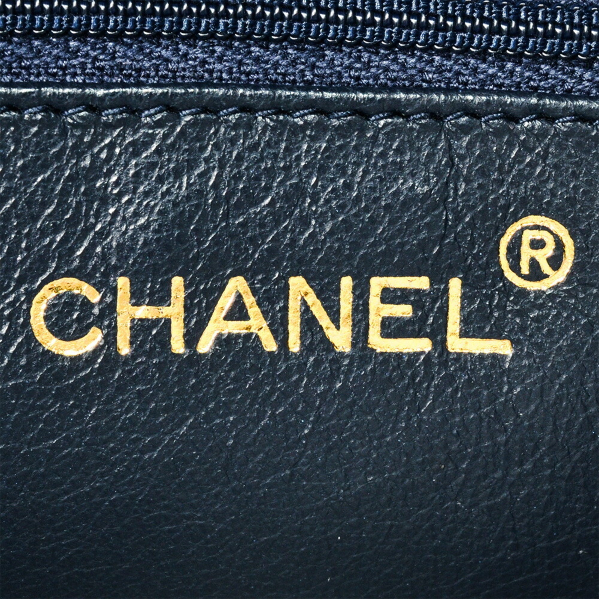 Chanel Matelasse Black Leather Shoulder Bag (Pre-Owned)