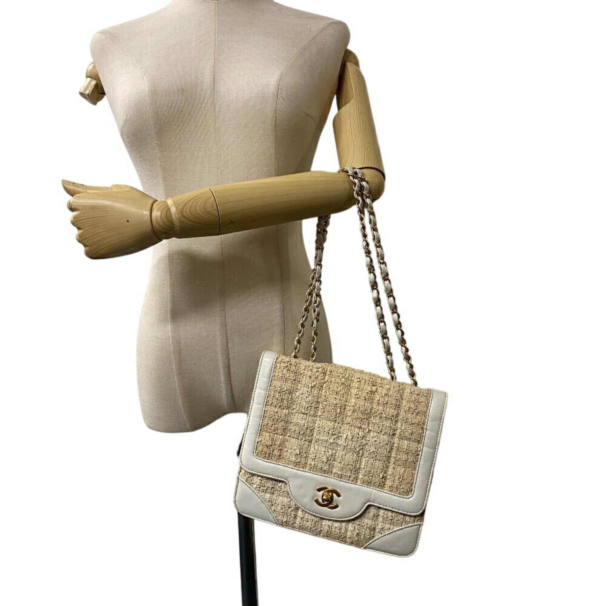 Chanel Beige White Tweed Leather Shoulder Bag (Pre-Owned)