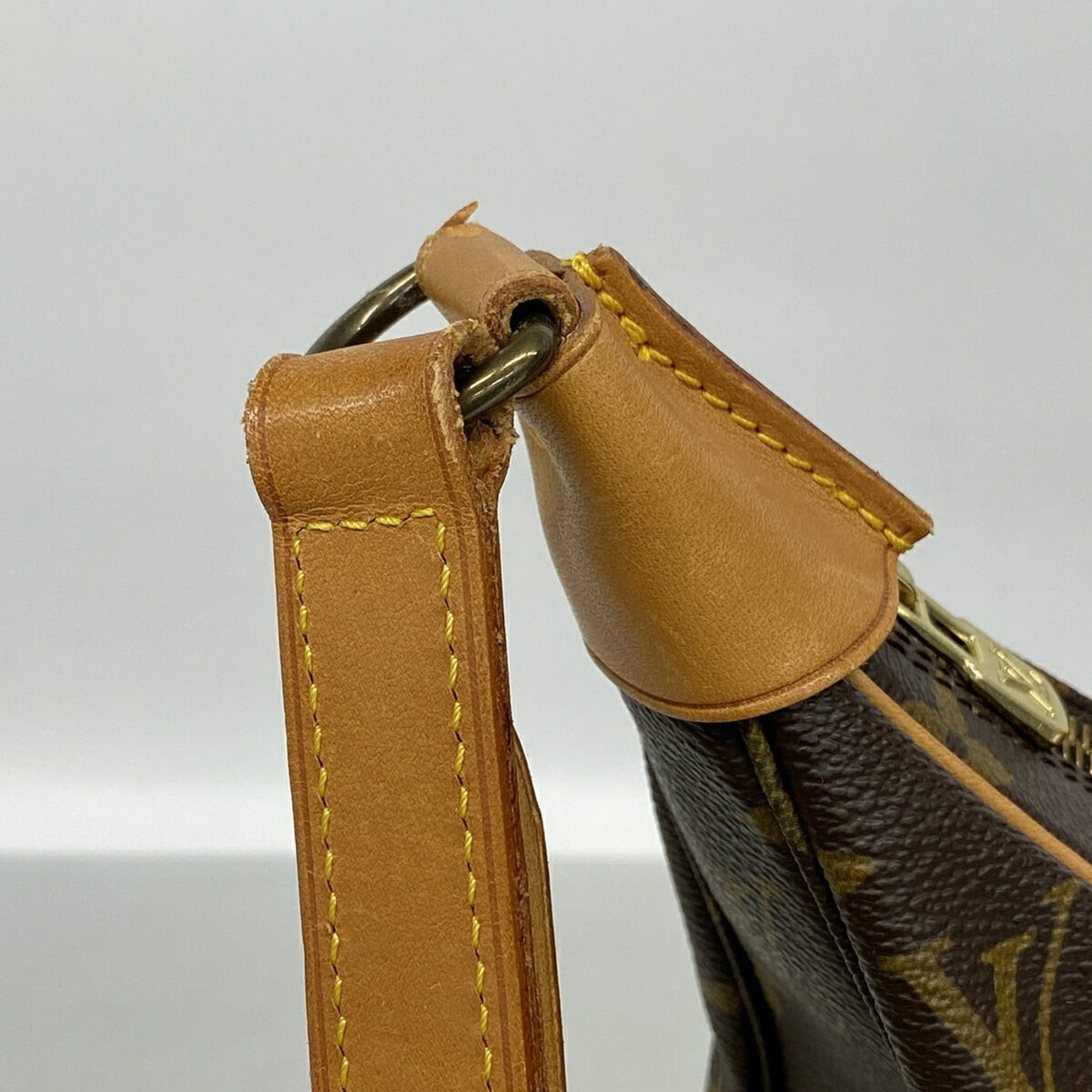 Louis Vuitton Brown Shoulder Bag (Pre-Owned)