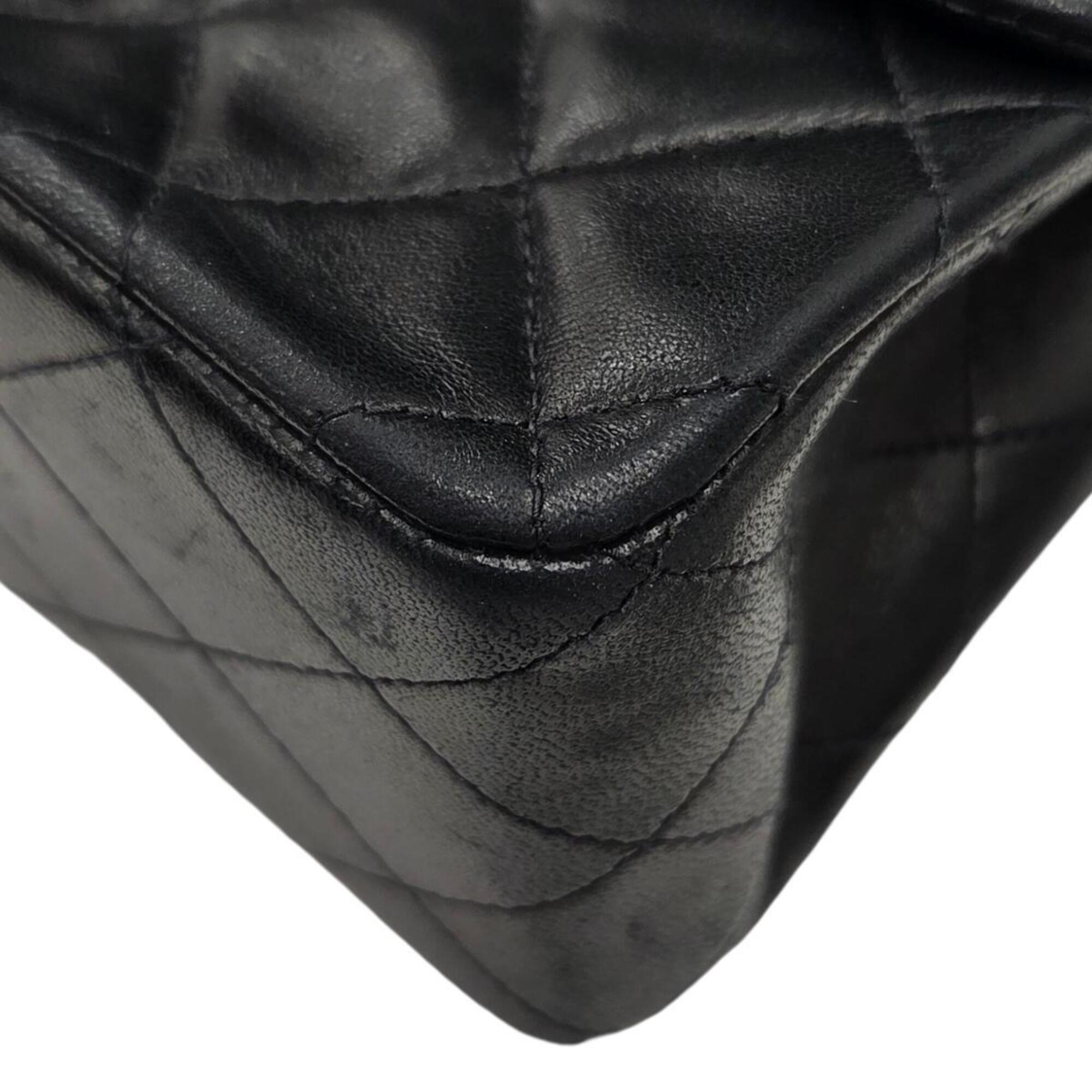 Chanel Matelasse Black Leather Shoulder Bag (Pre-Owned)