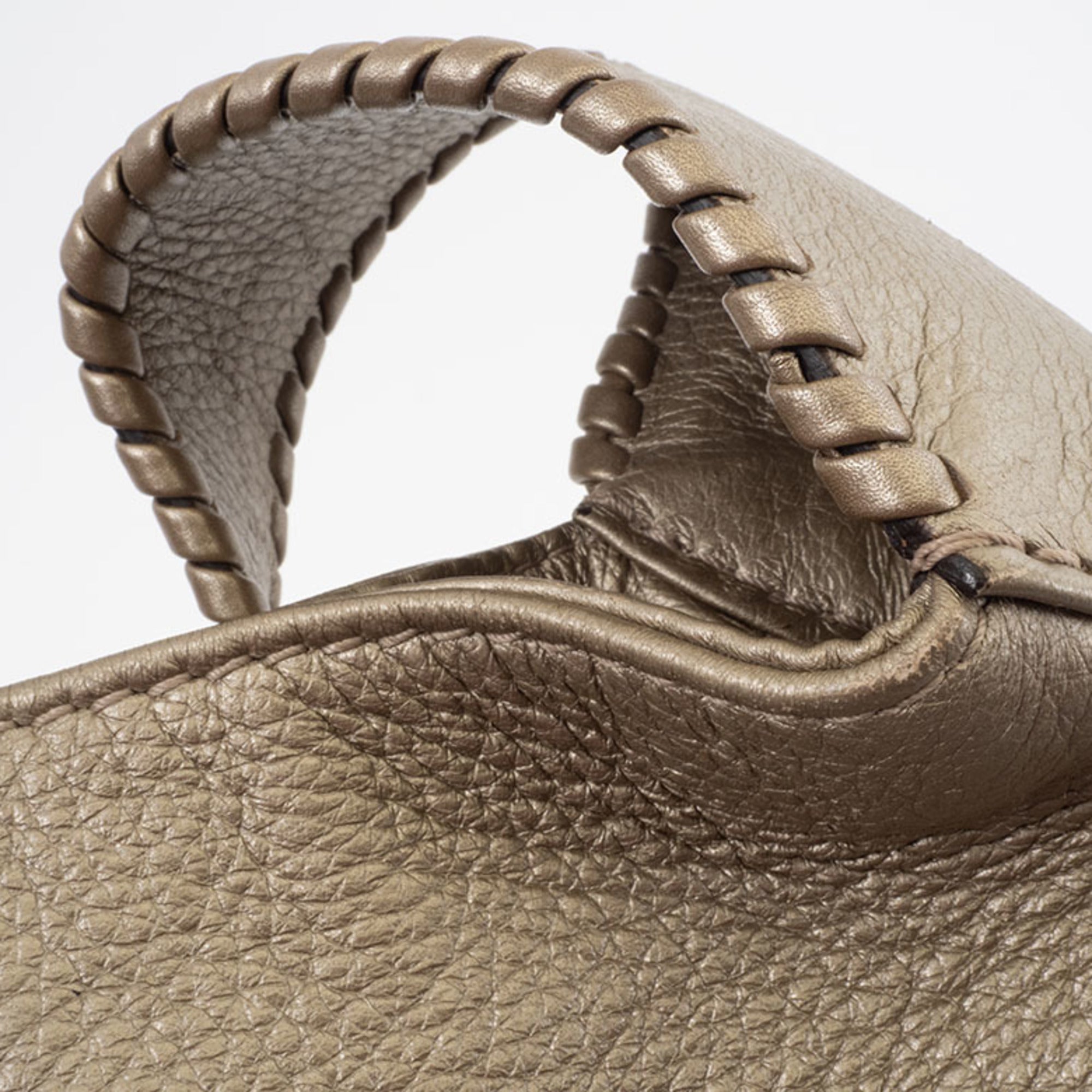 Gucci Gold Leather Shoulder Bag (Pre-Owned)