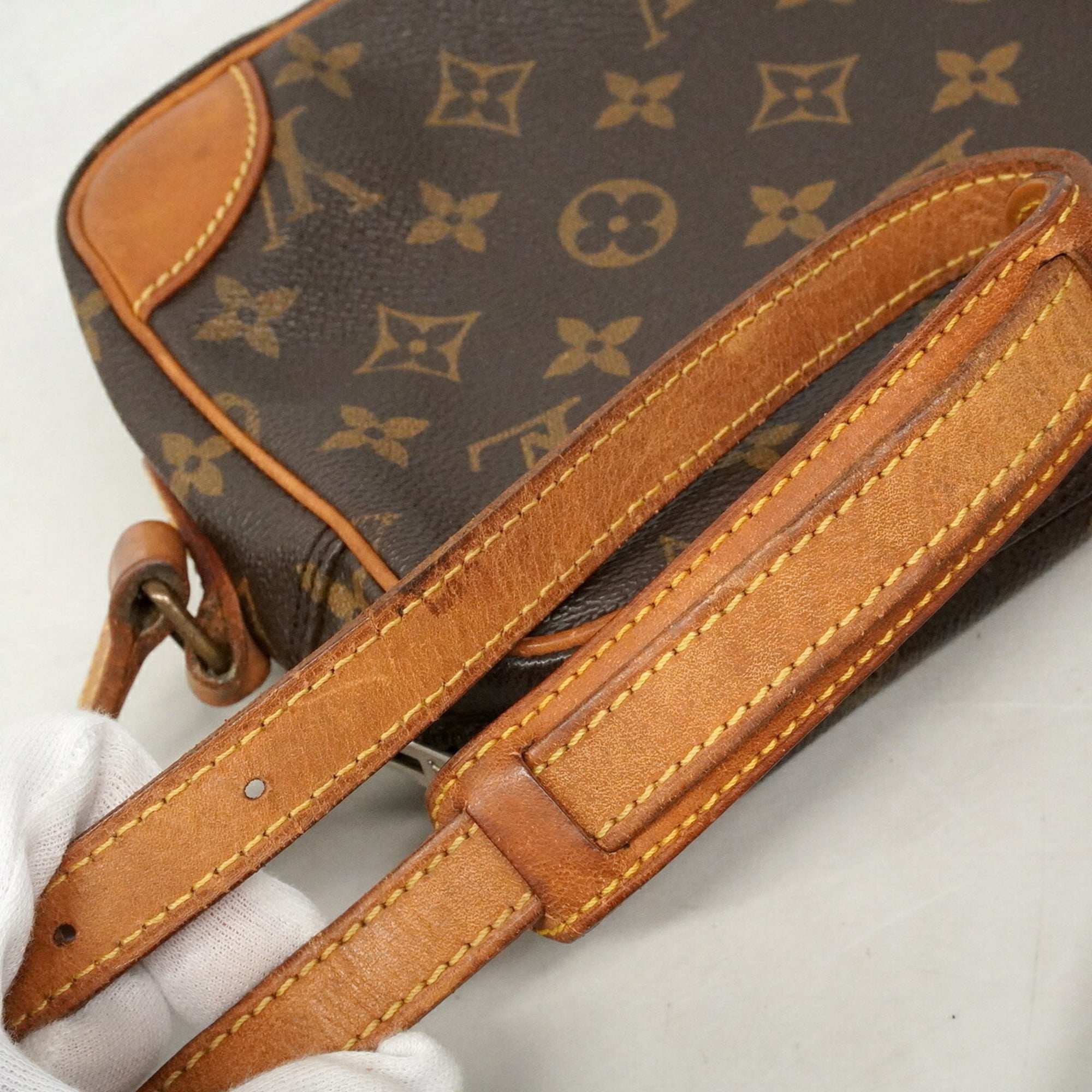 Louis Vuitton Brown Shoulder Bag (Pre-Owned)