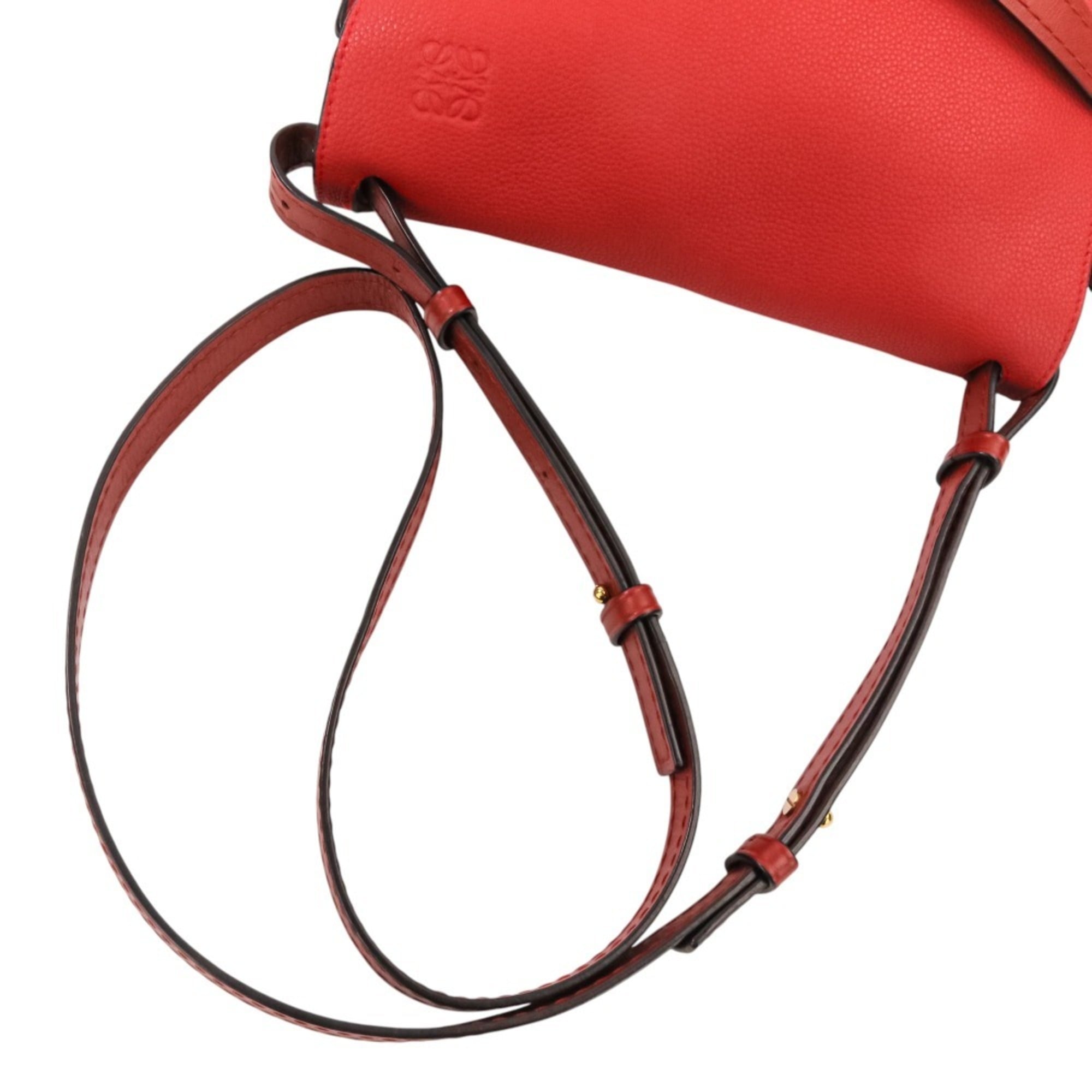 Loewe Red Color Leather Shoulder Bag (Pre-Owned)