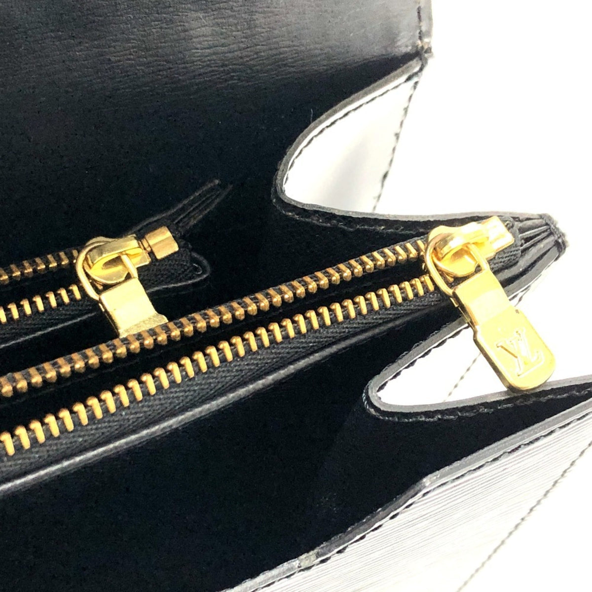 Louis Vuitton Black Epi Leather Handbag (Pre-Owned)