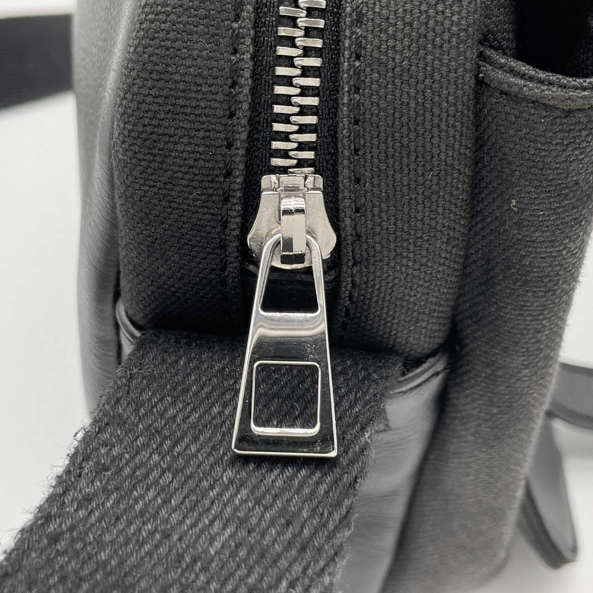 Loewe Black Gray Canvas Leather Messenger Bag Shoulder Bag (Pre-Owned)