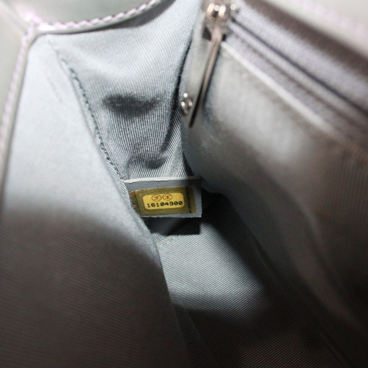 Chanel Metallic Gray Patent Leather Shoulder Bag (Pre-Owned)