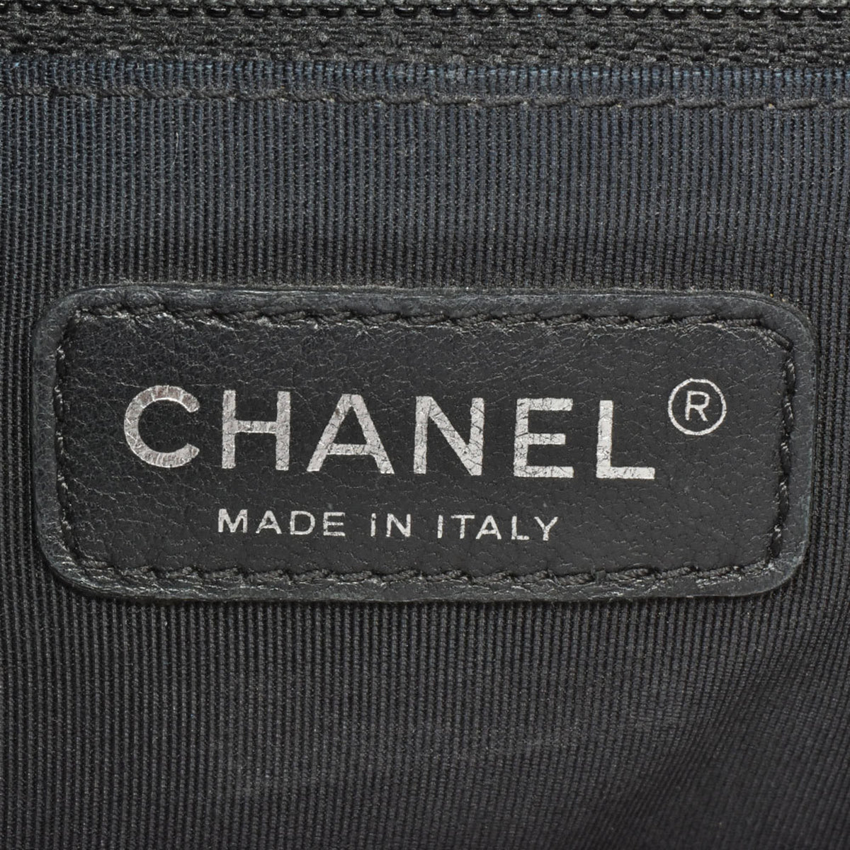 Chanel Black Caviar Leather Shoulder Bag (Pre-Owned)
