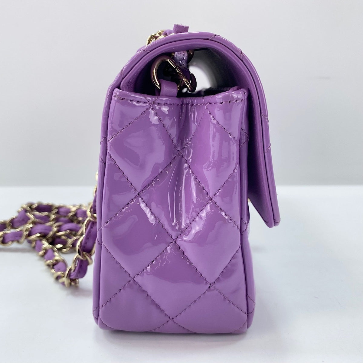 Chanel Purple Leather Shoulder Bag (Pre-Owned)