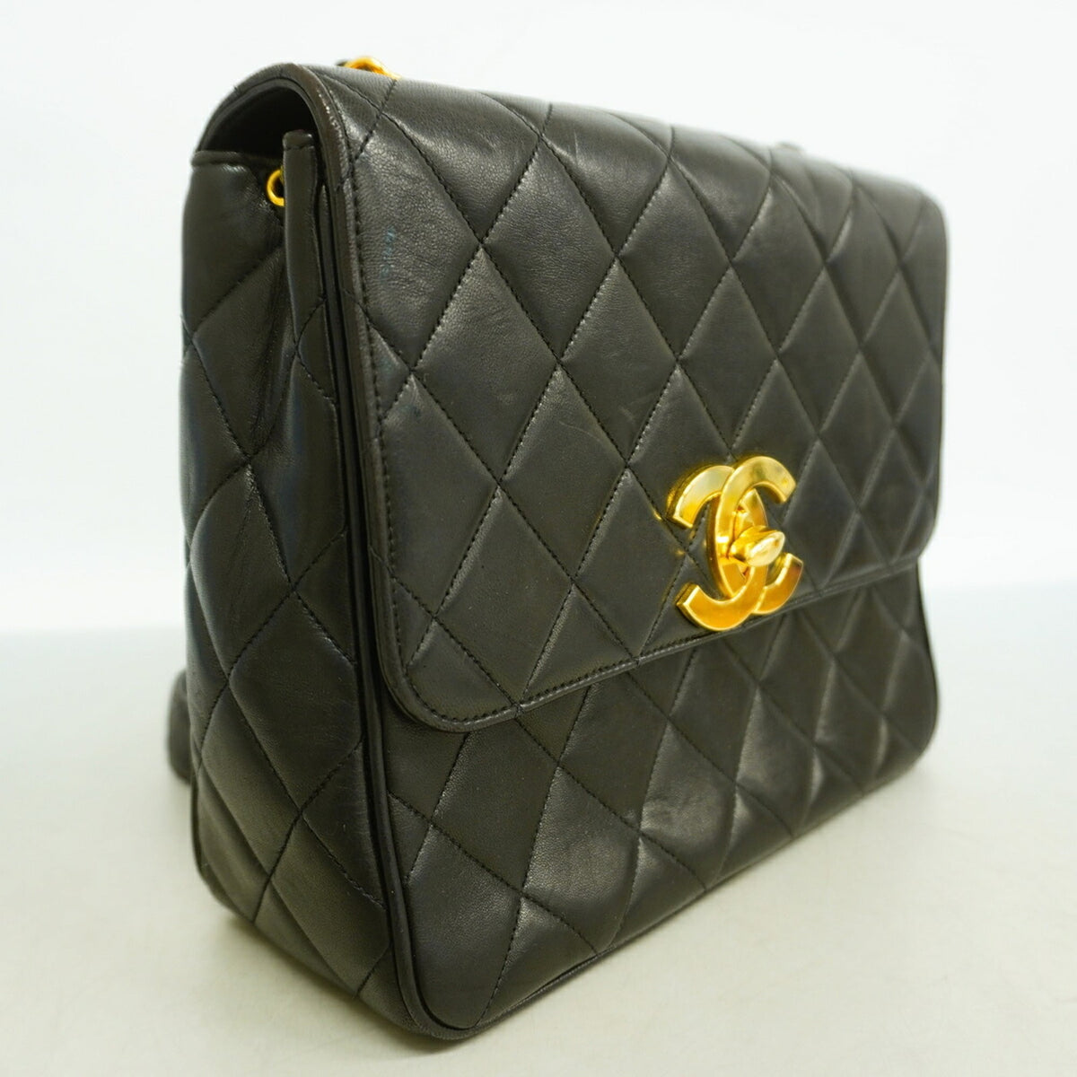 Chanel Black Leather Shoulder Bag (Pre-Owned)