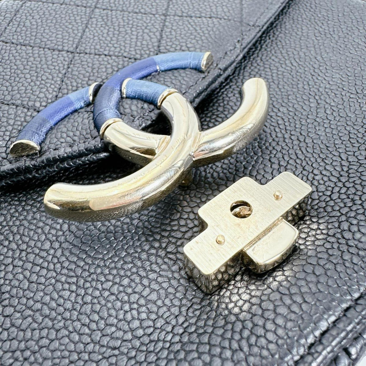 Chanel Black Grained Calfskin Shoulder Bag (Pre-Owned)