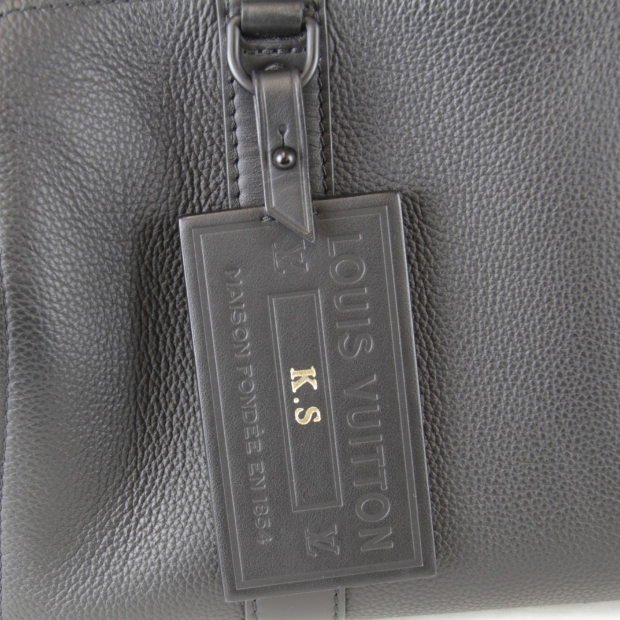 Louis Vuitton Black Leather Shoulder Bag (Pre-Owned)