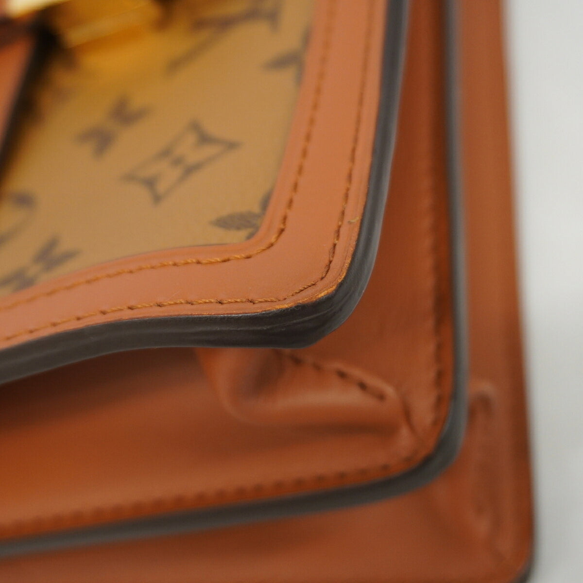 Louis Vuitton Brown Shoulder Bag (Pre-Owned)