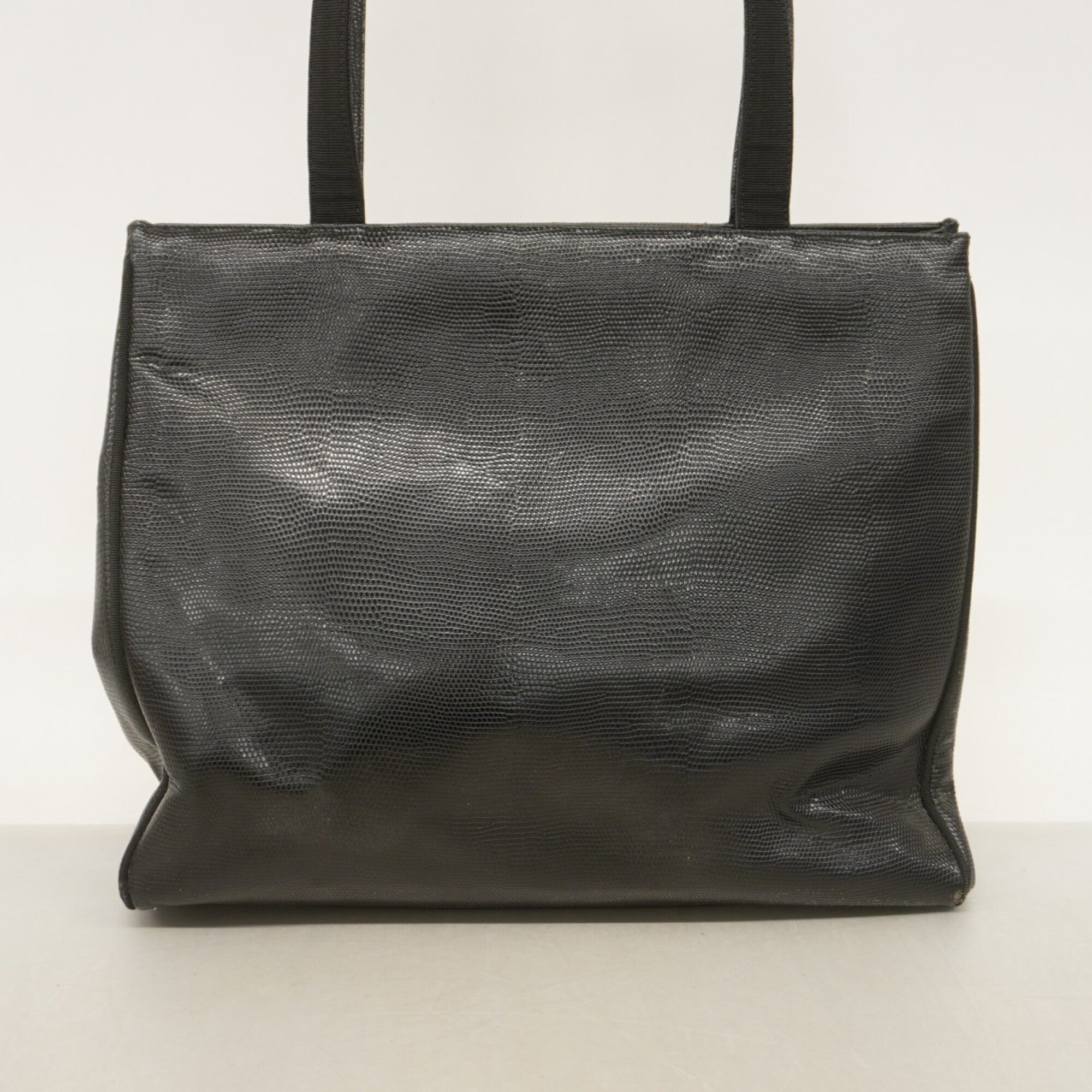 Salvatore Ferragamo Black Leather Shoulder Bag (Pre-Owned)
