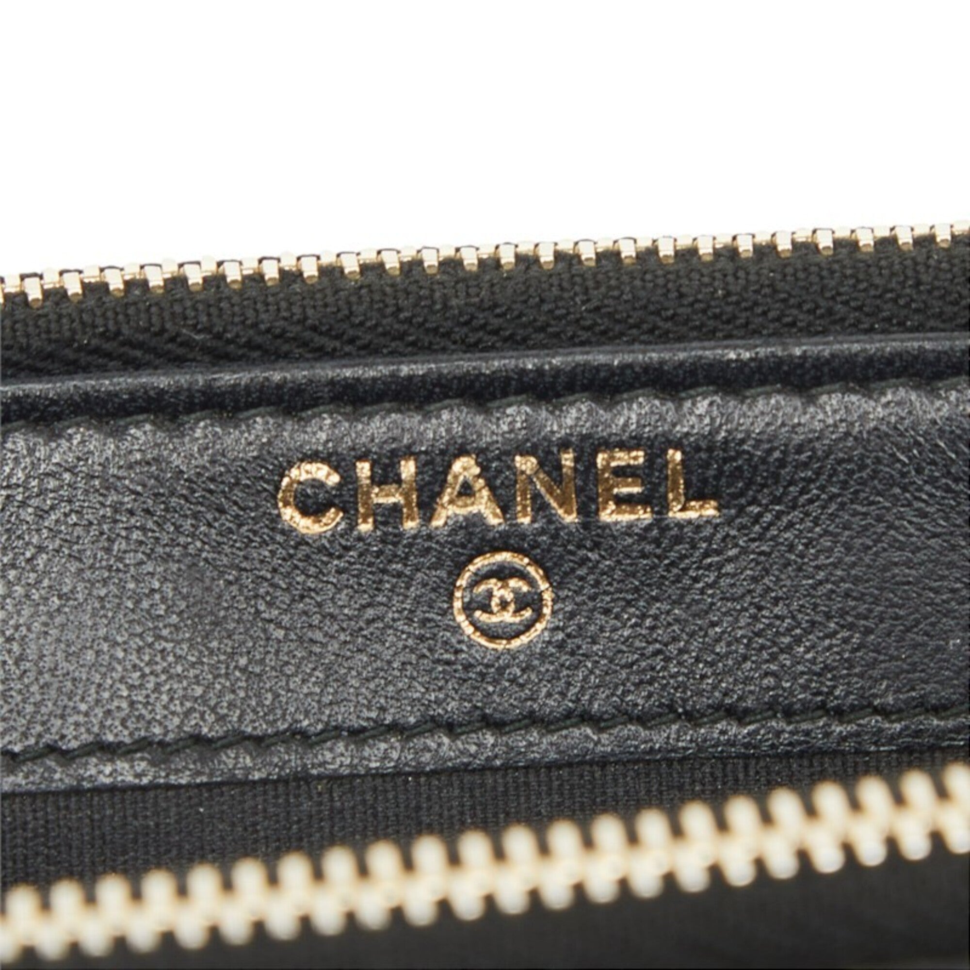 Chanel Black Leather Pochette Shoulder Bag (Pre-Owned)
