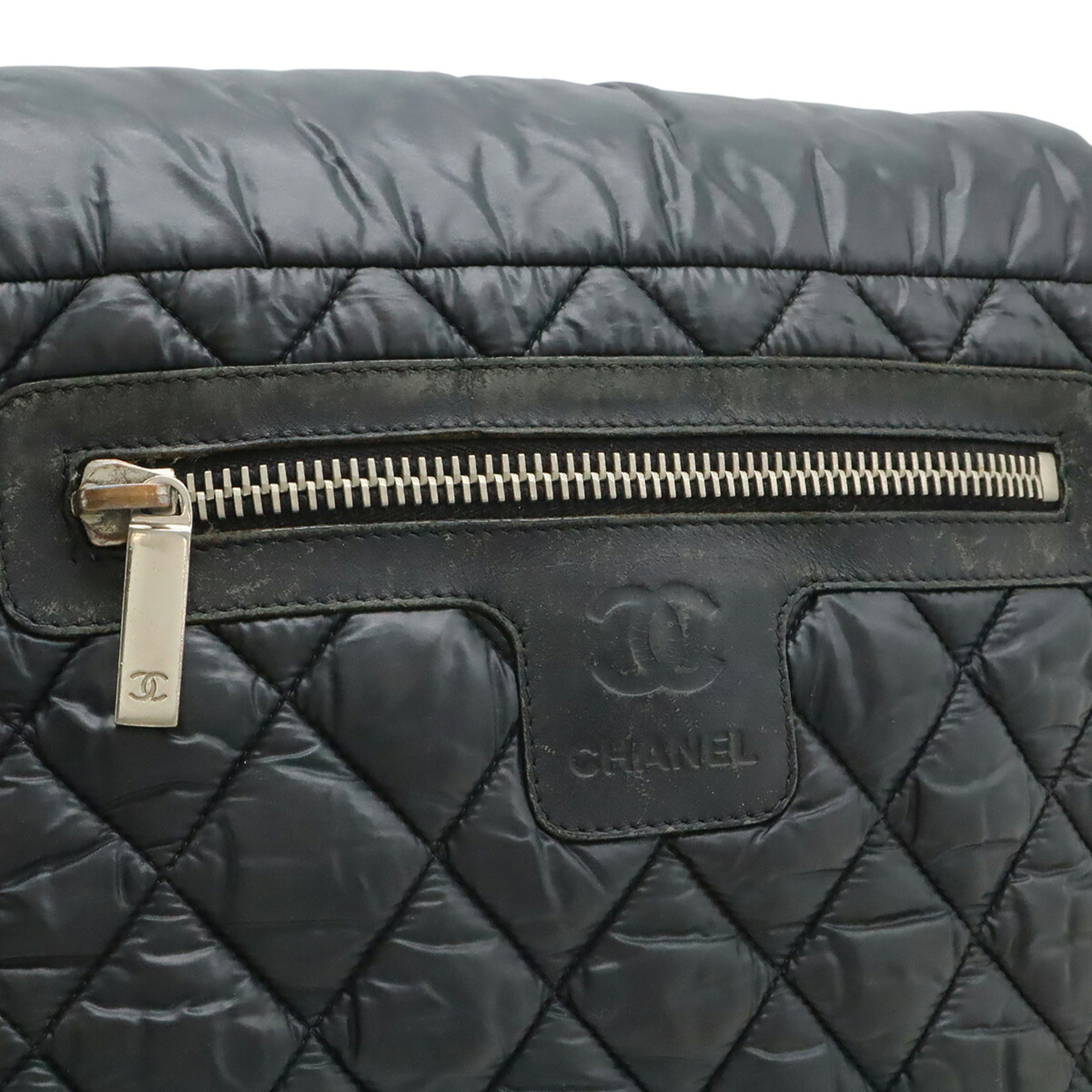 Chanel Black Nylon Shoulder Bag (Pre-Owned)