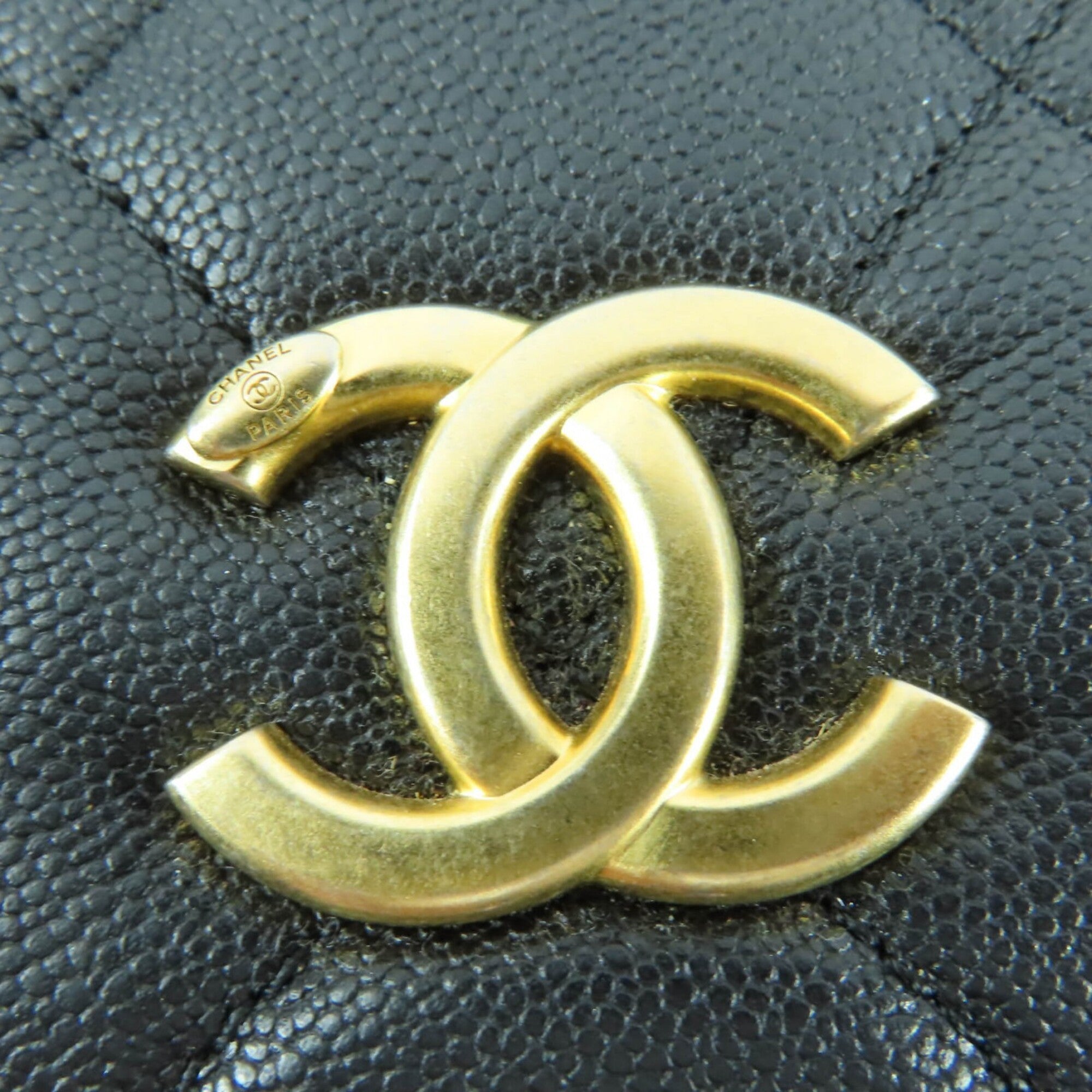 Chanel Matelasse Black Grained Calfskin Handbag (Pre-Owned)