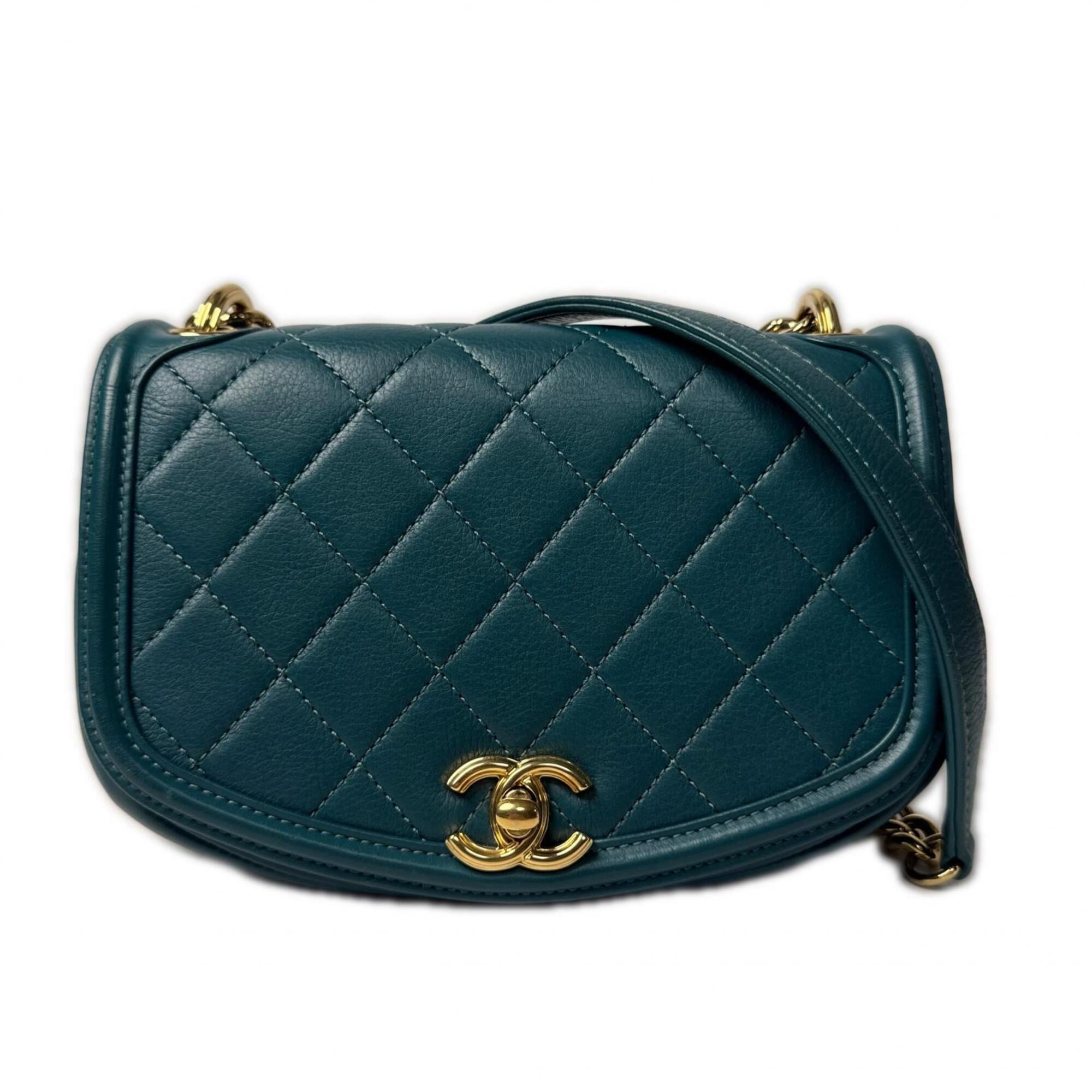 Chanel Green Leather Shoulder Bag (Pre-Owned)