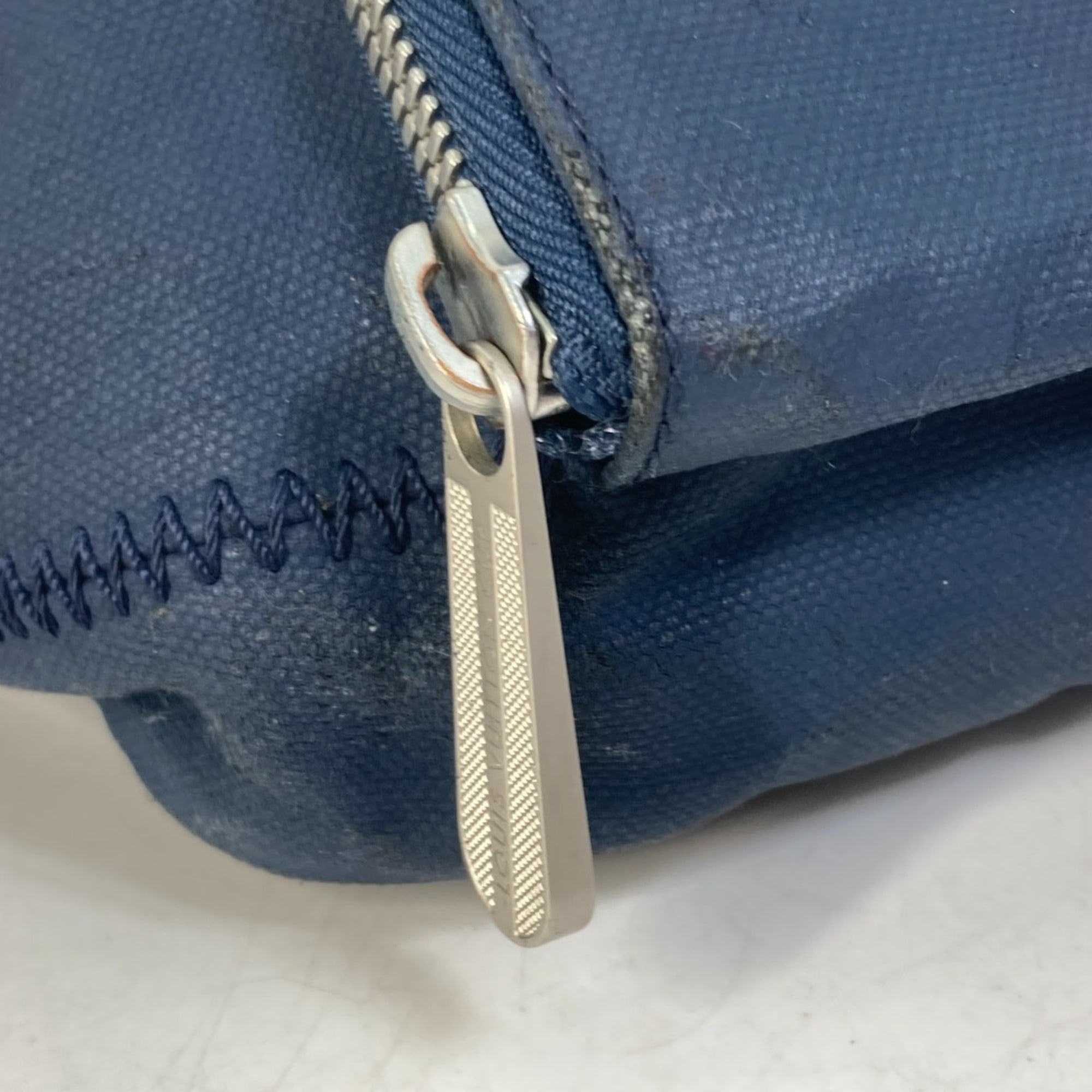 Louis Vuitton Blue Metal Sling Bag (Pre-Owned)