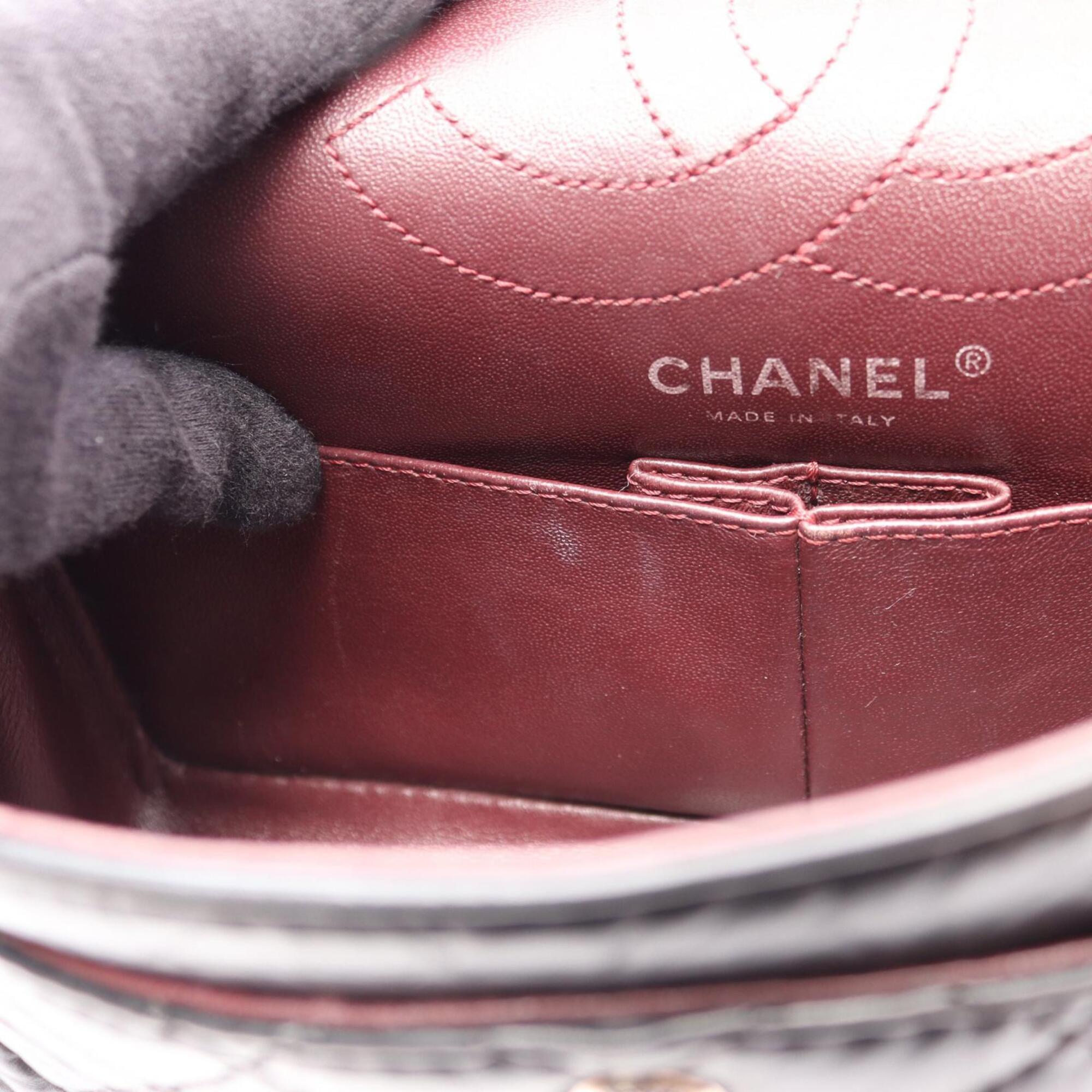 Chanel Black Leather Shoulder Bag (Pre-Owned)