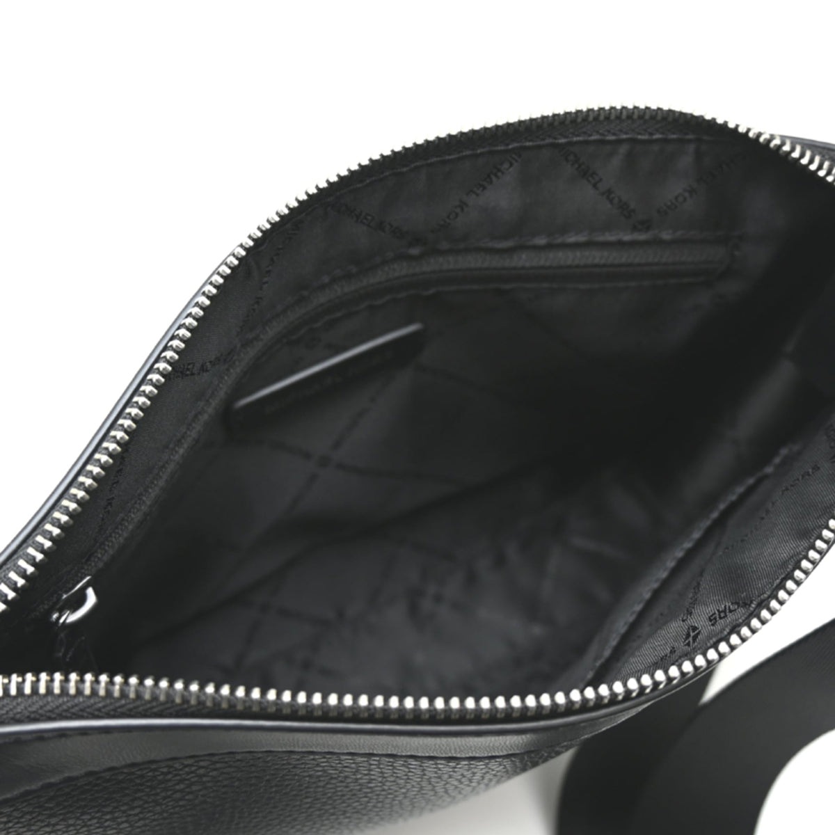 Michael Kors Black Leather Shoulder Bag (Pre-Owned)