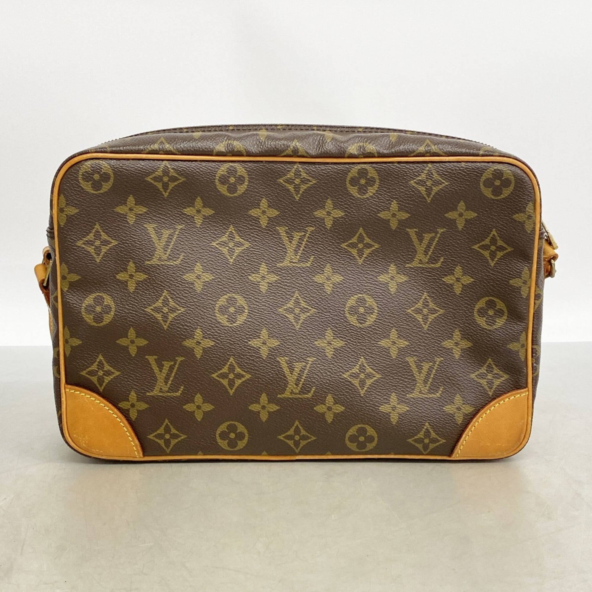 Louis Vuitton Brown Shoulder Bag (Pre-Owned)