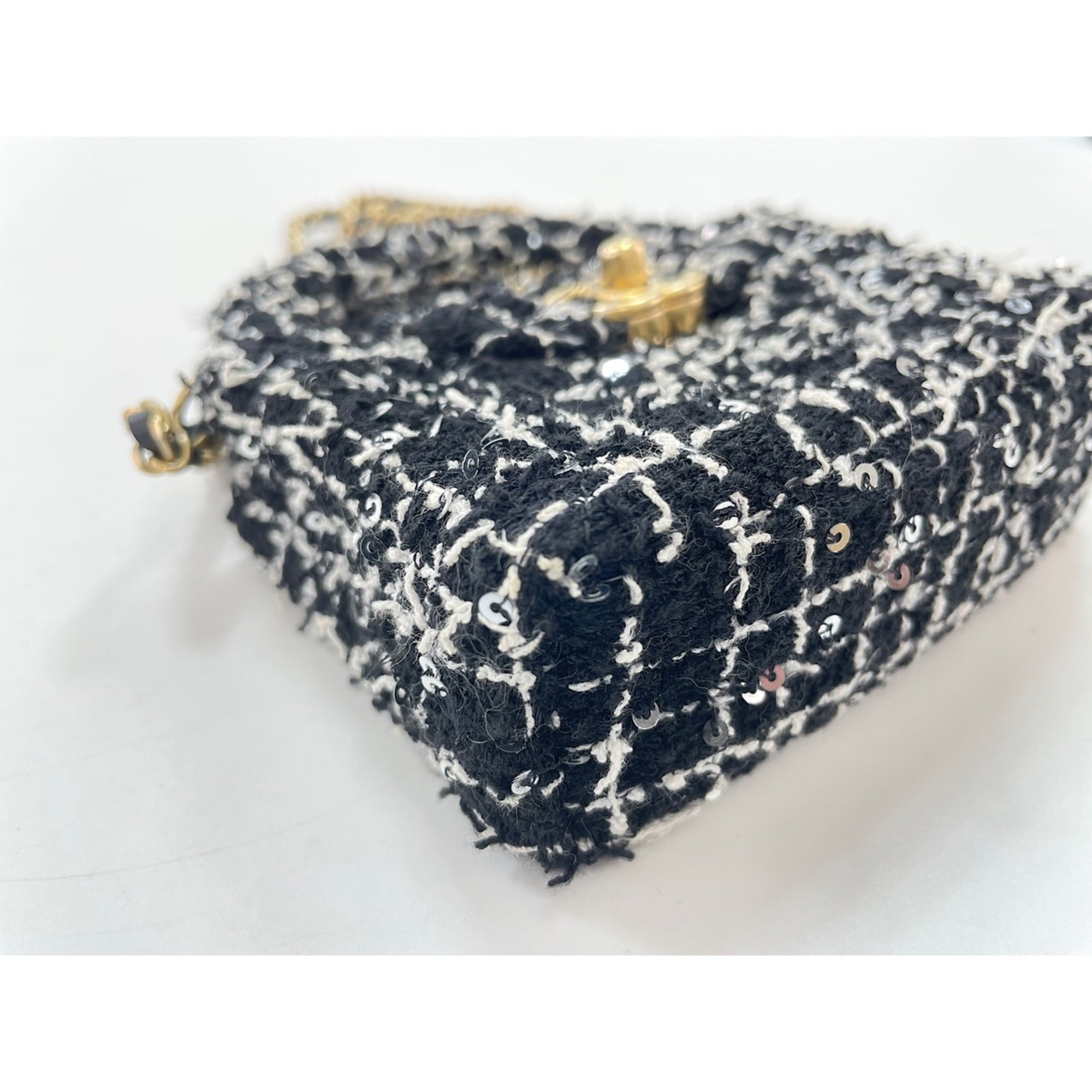 Chanel Black Shoulder Bag (Pre-Owned)