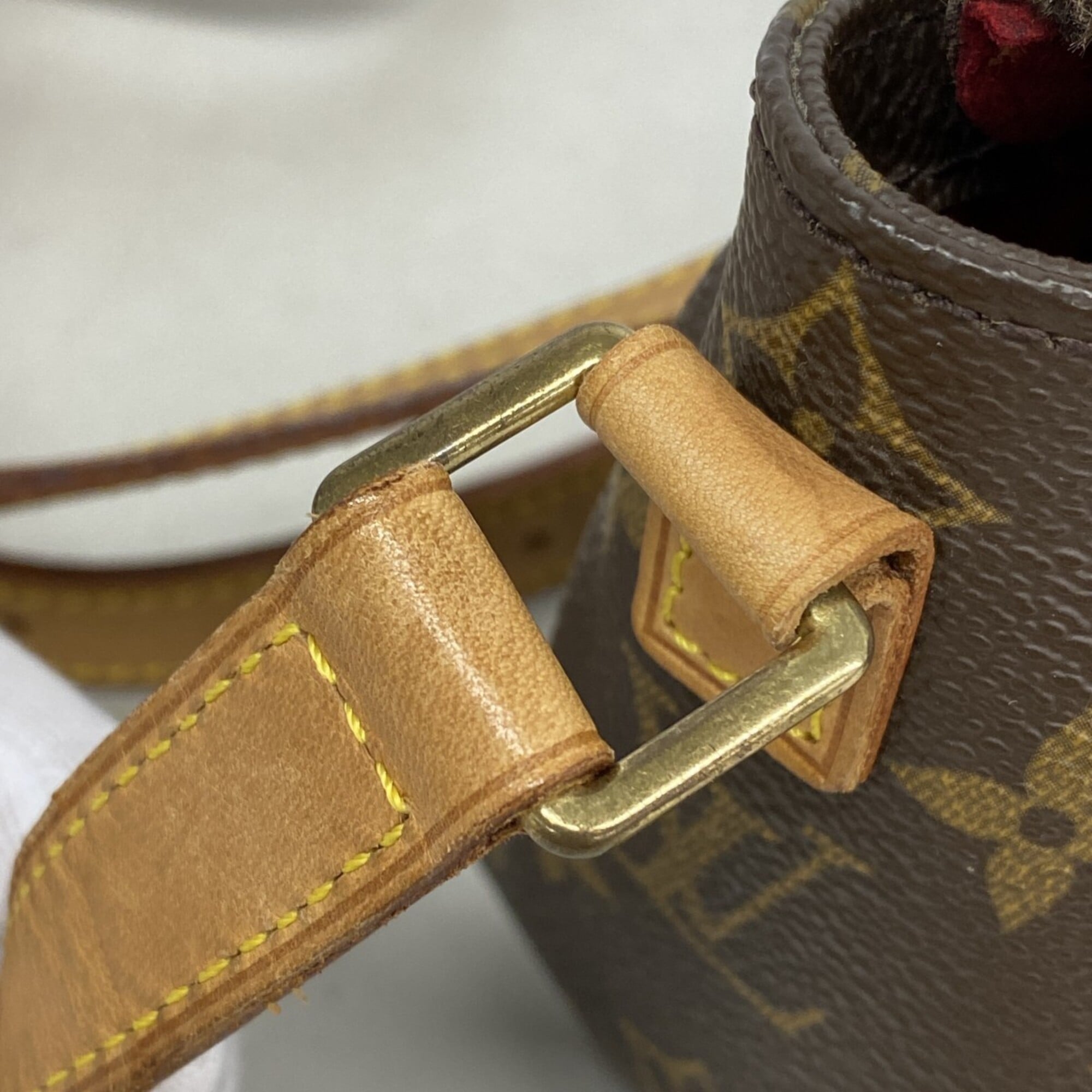 Louis Vuitton Brown Shoulder Bag (Pre-Owned)