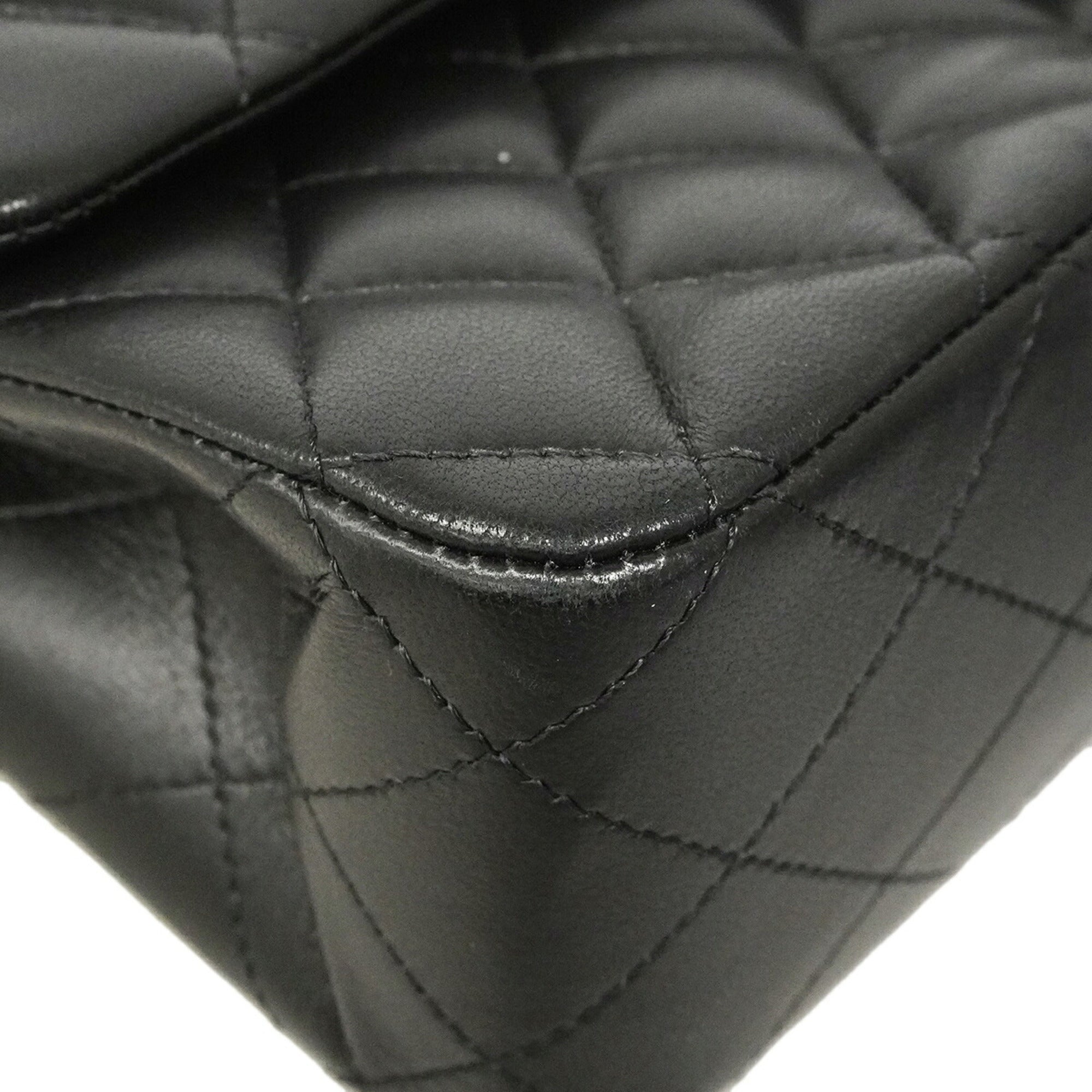 Chanel Black Leather Shoulder Bag (Pre-Owned)