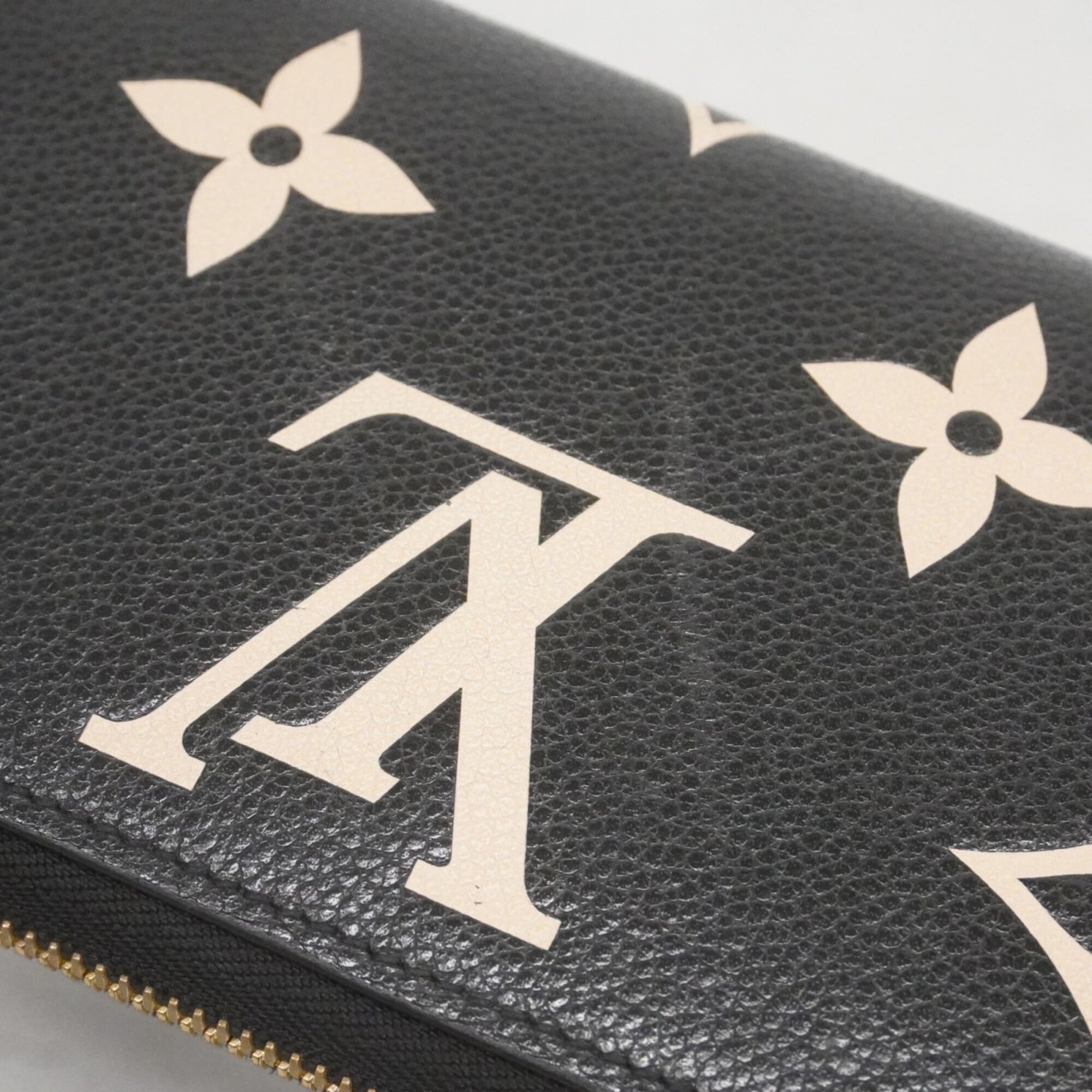 Louis Vuitton Beige Black Long Wallet (Bi-Fold) (Pre-Owned)