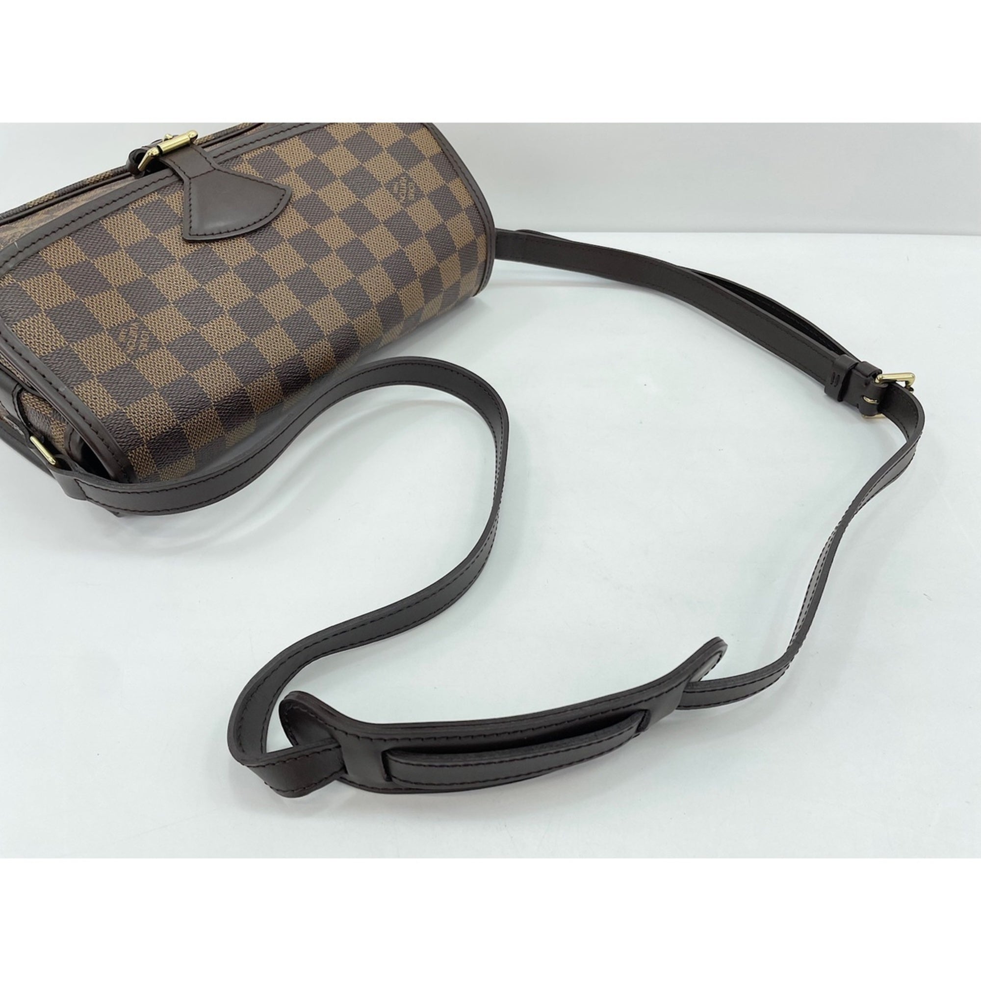 Louis Vuitton Brown Shoulder Bag (Pre-Owned)