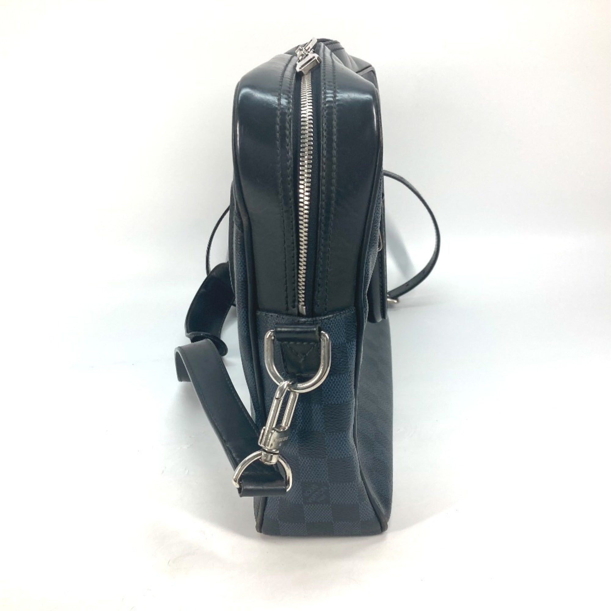 Louis Vuitton Black Navy Canvas Handbag Shoulder Bag (Pre-Owned)