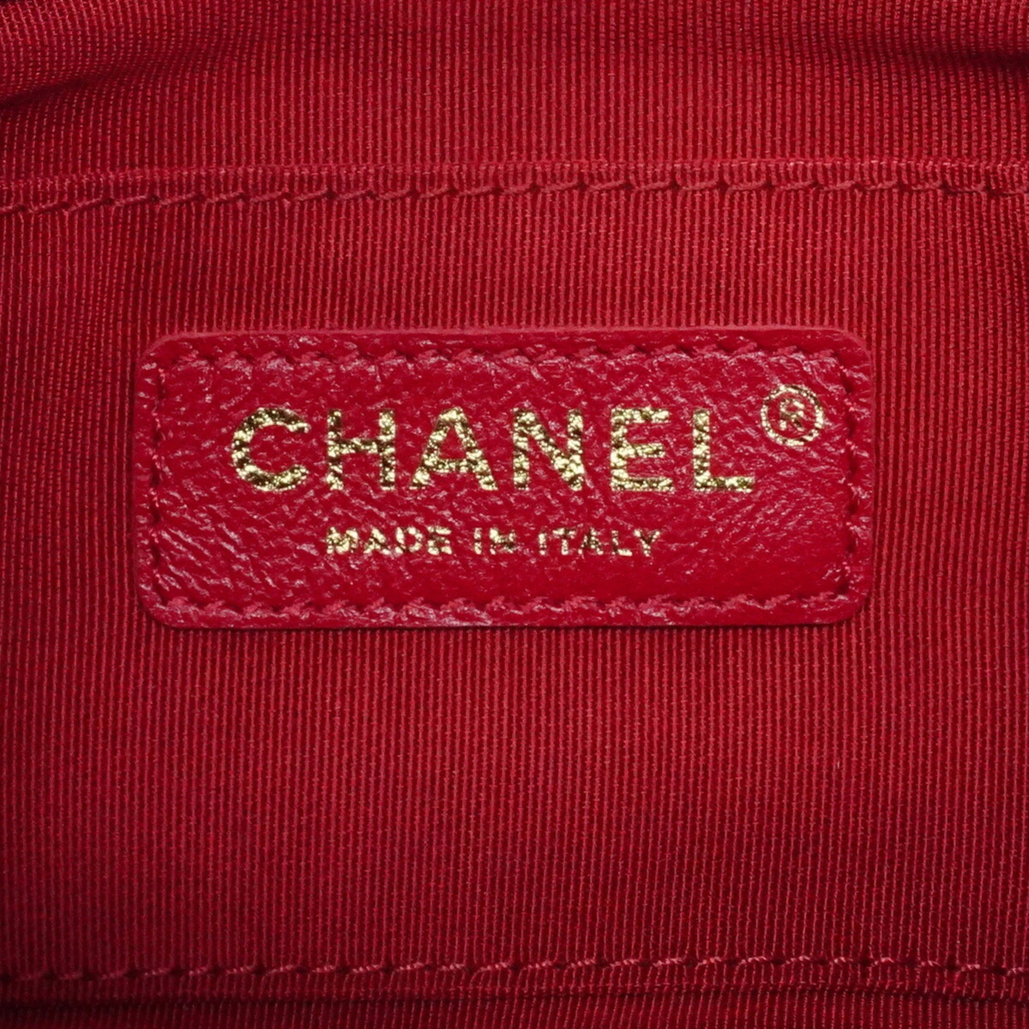 Chanel Black Leather Shoulder Bag (Pre-Owned)