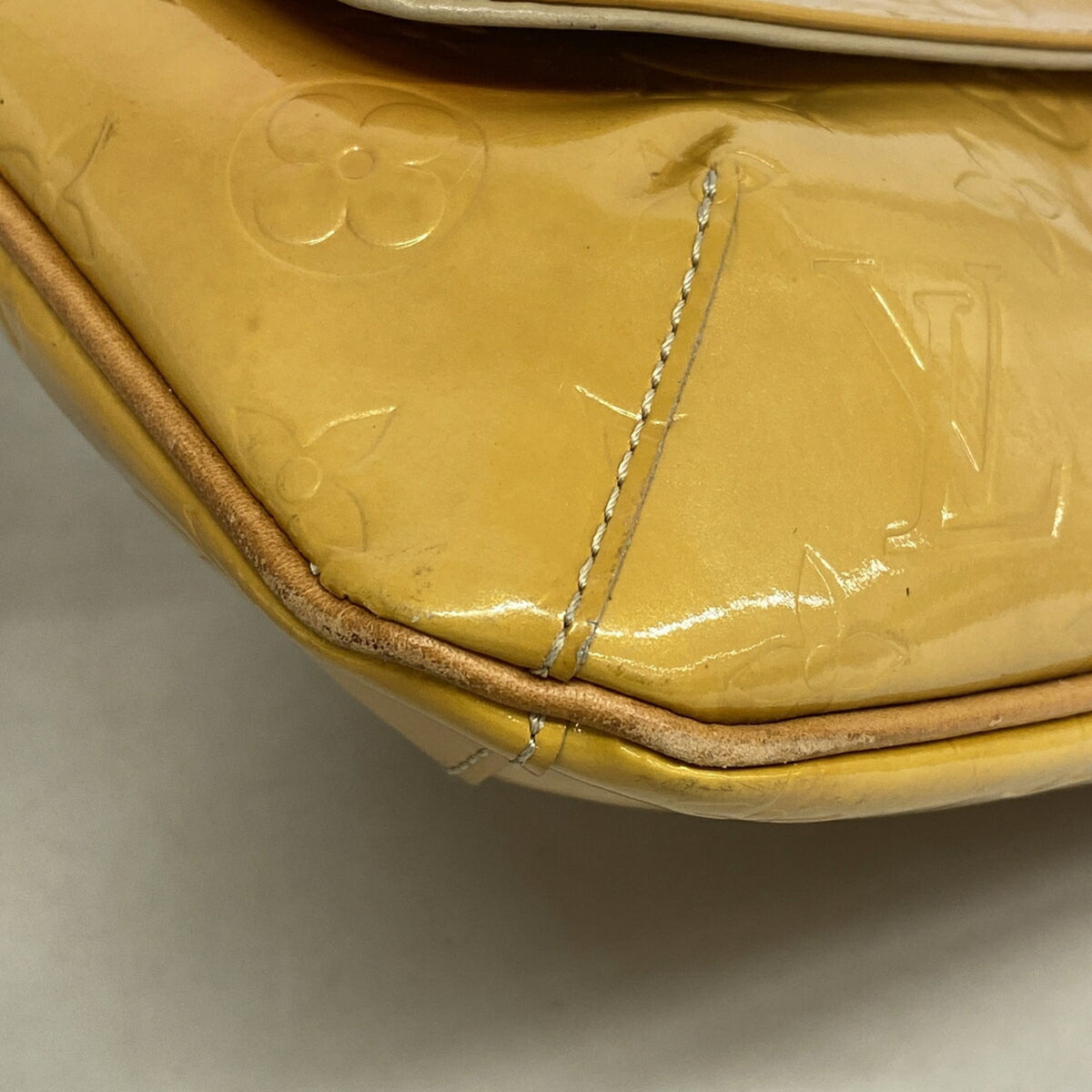 Louis Vuitton Beige Shoulder Bag (Pre-Owned)