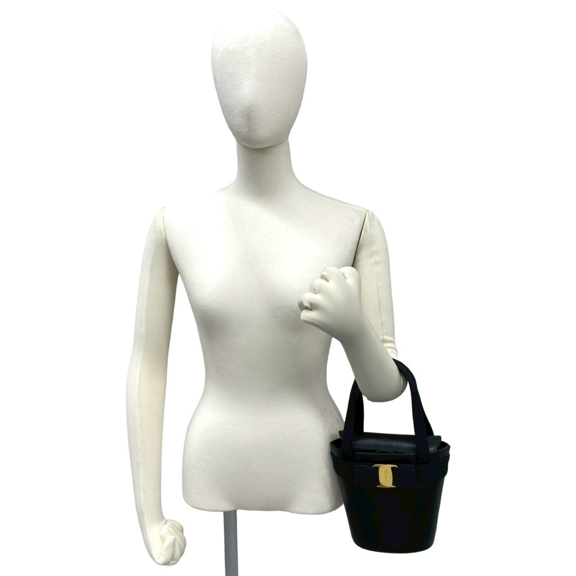 Salvatore Ferragamo Black Leather Handbag (Pre-Owned)
